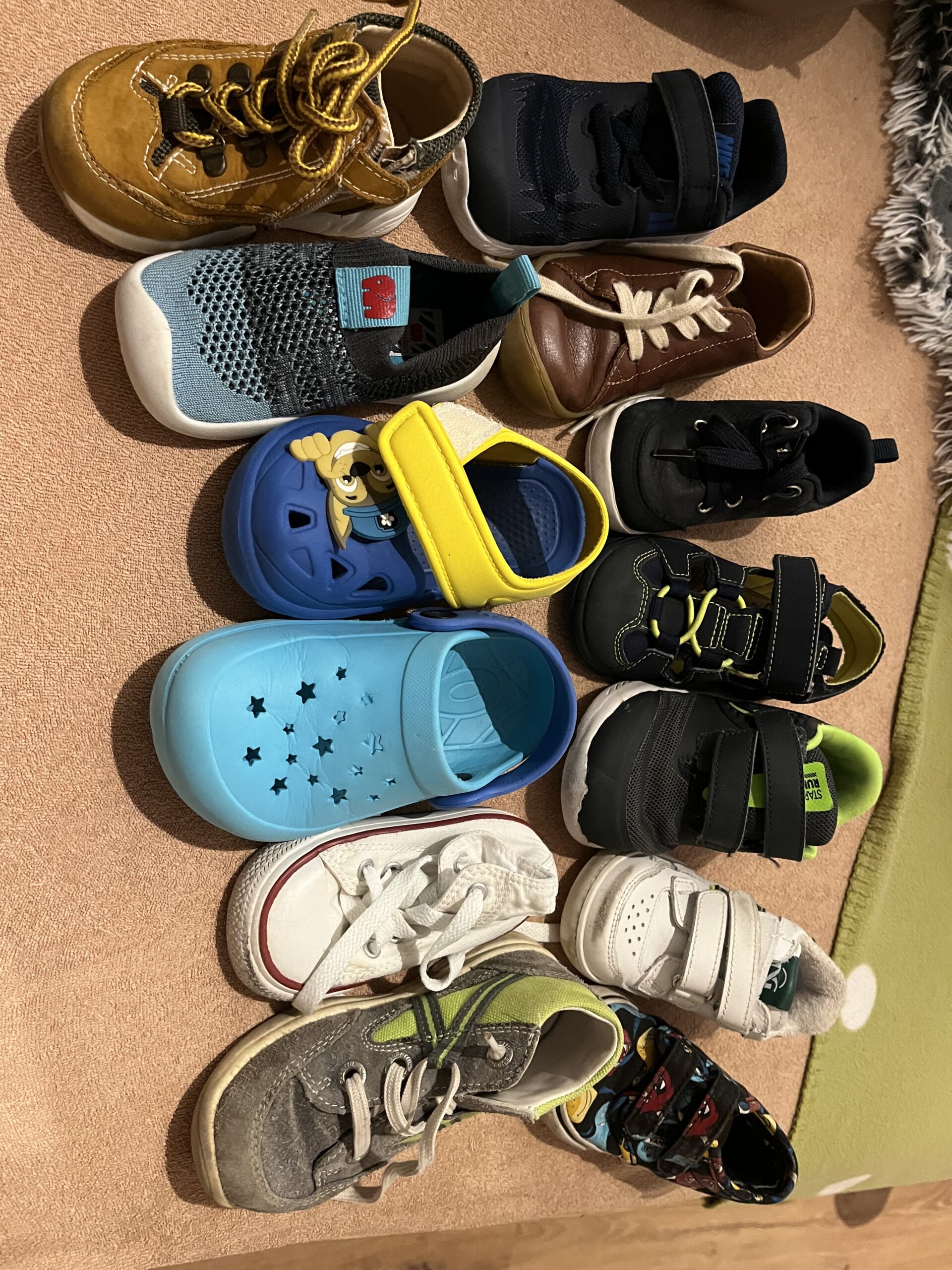 Verschiedene kinderschuhe