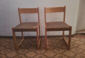 Zwei Stühle zu verkaufen