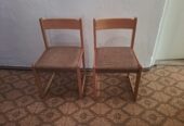 Zwei Stühle zu verkaufen
