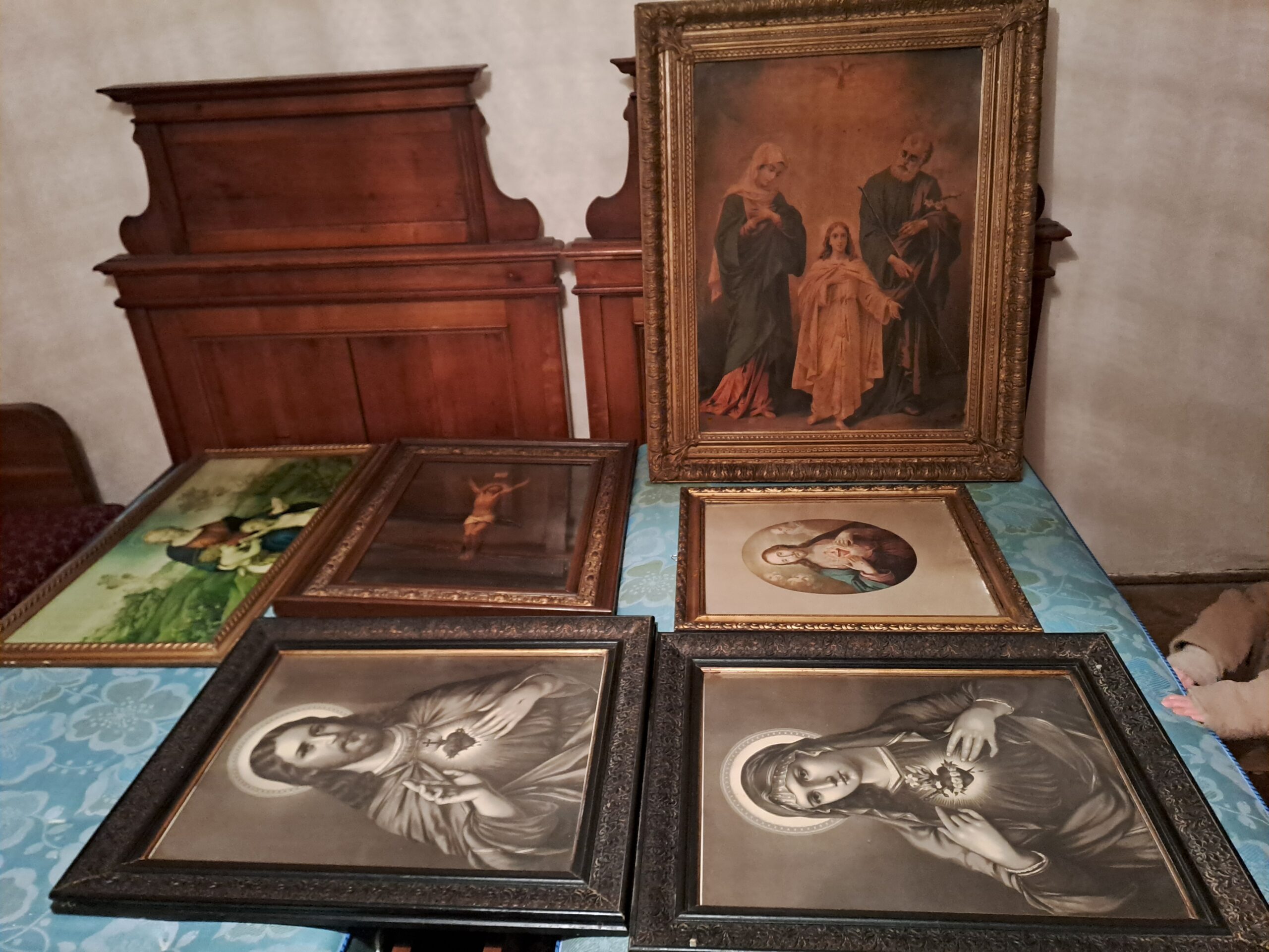 Verschiedene Bilder mit schönen Holzramen zu verkaufen