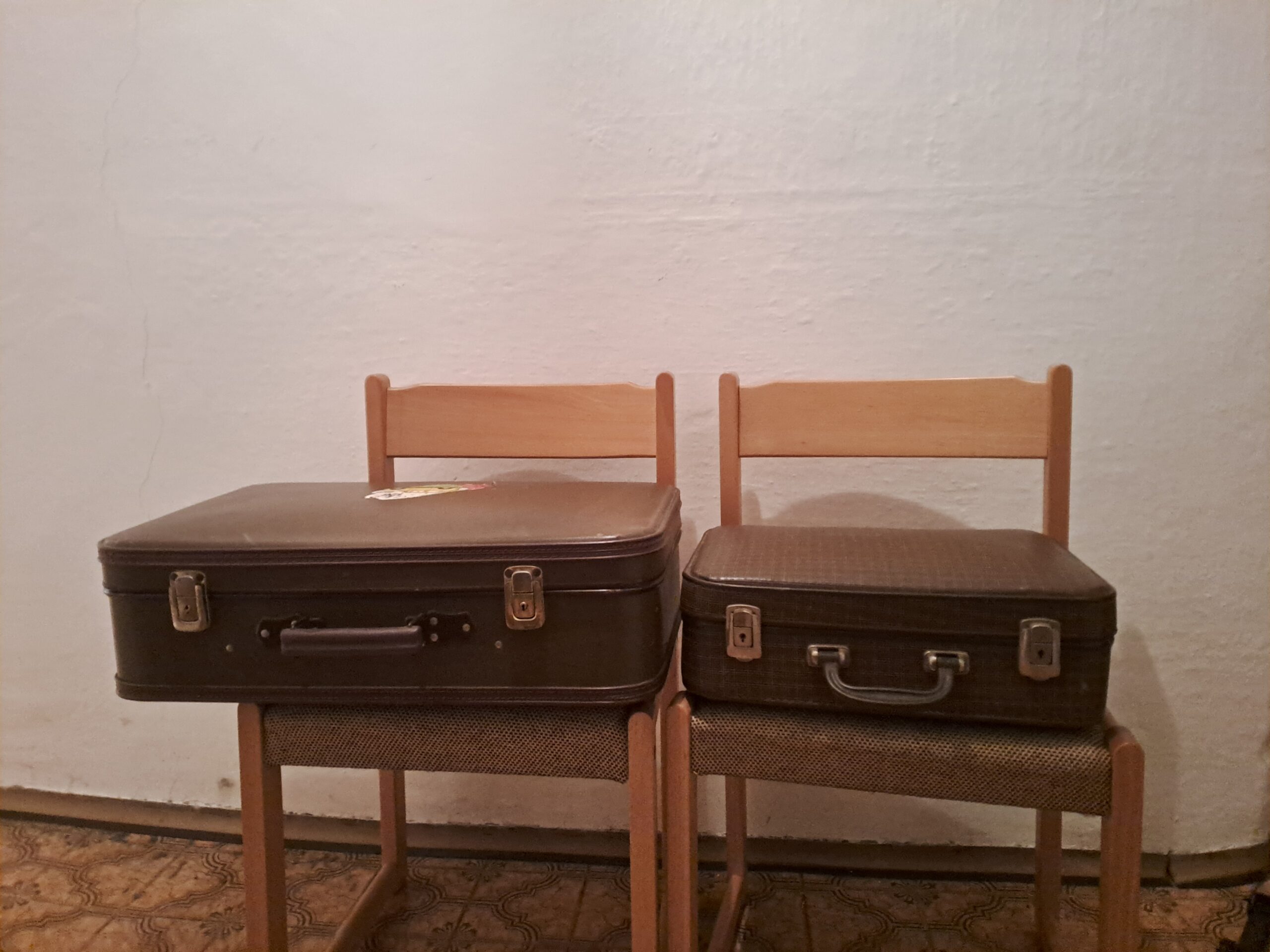 Zwei alte Koffer zu verkaufen