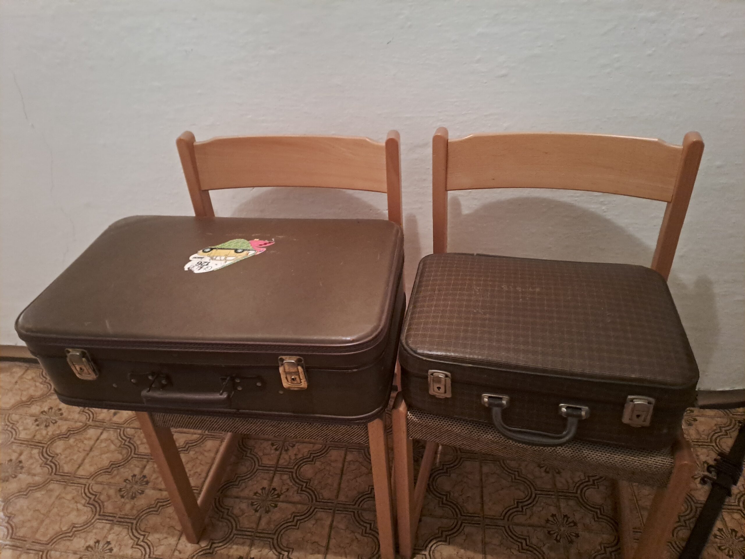 Zwei alte Koffer zu verkaufen