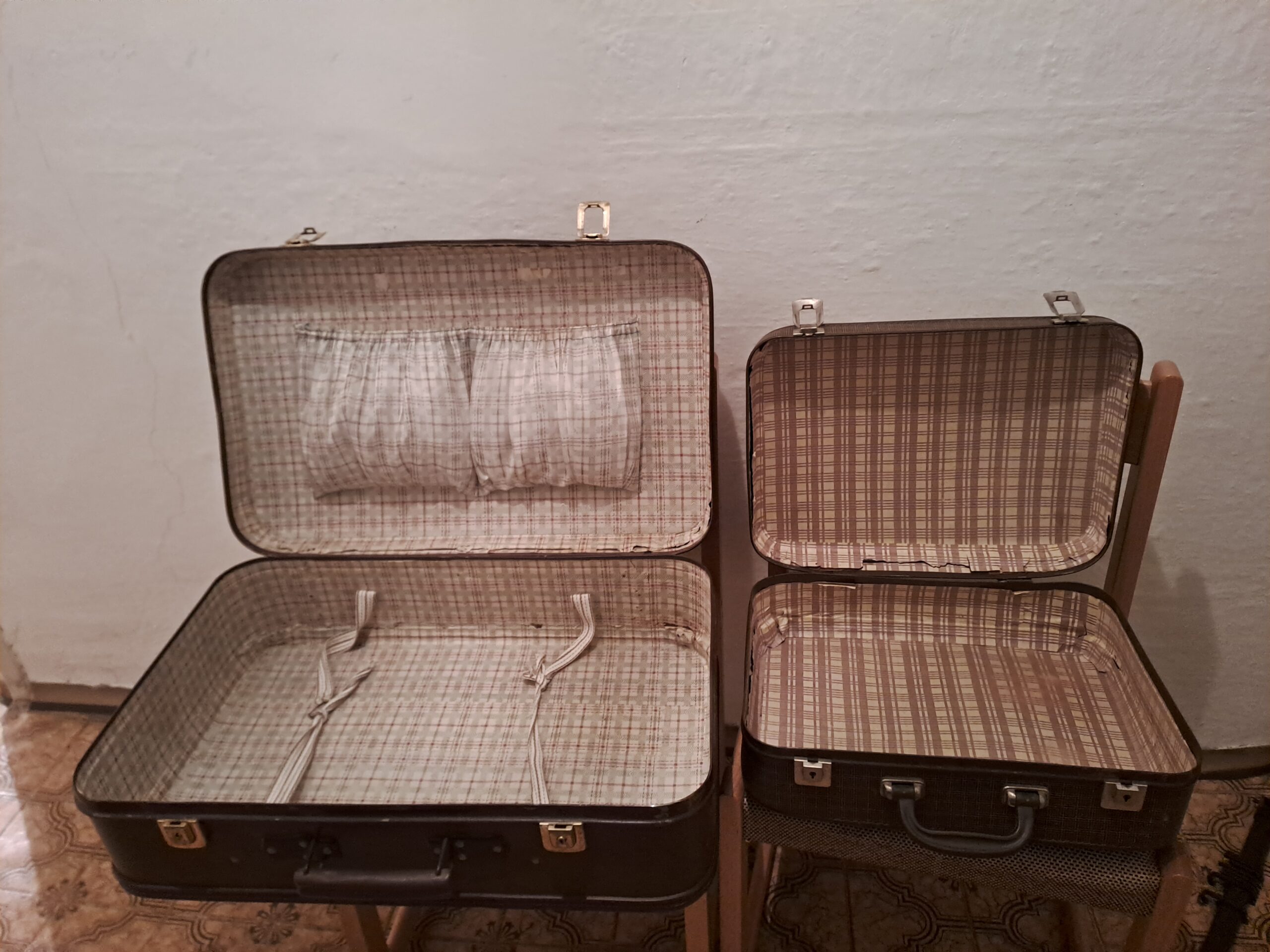 Zwei alte Koffer zu verkaufen