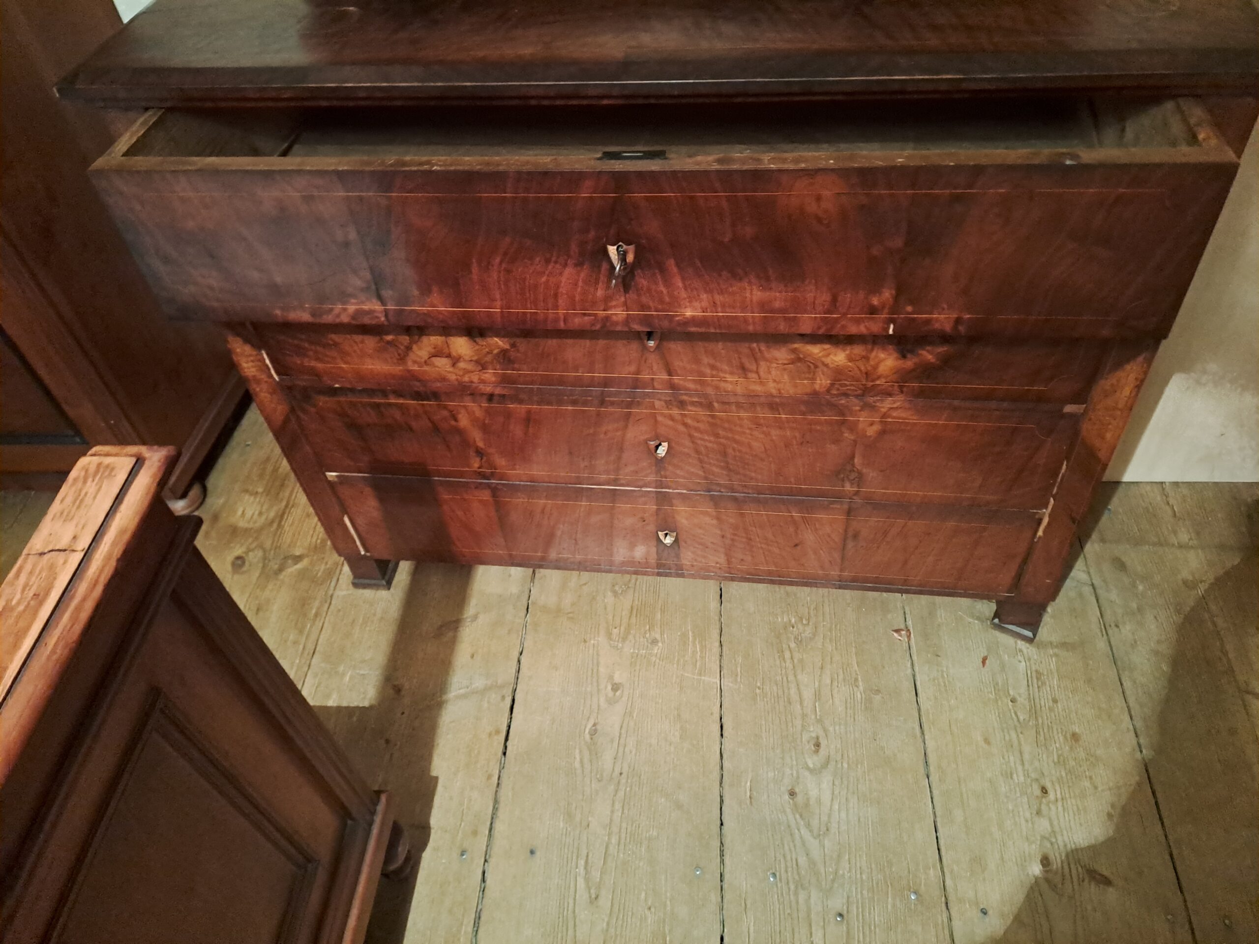 Antike Biedermeier Stil Kommode aus Hartholz zu verkaufen