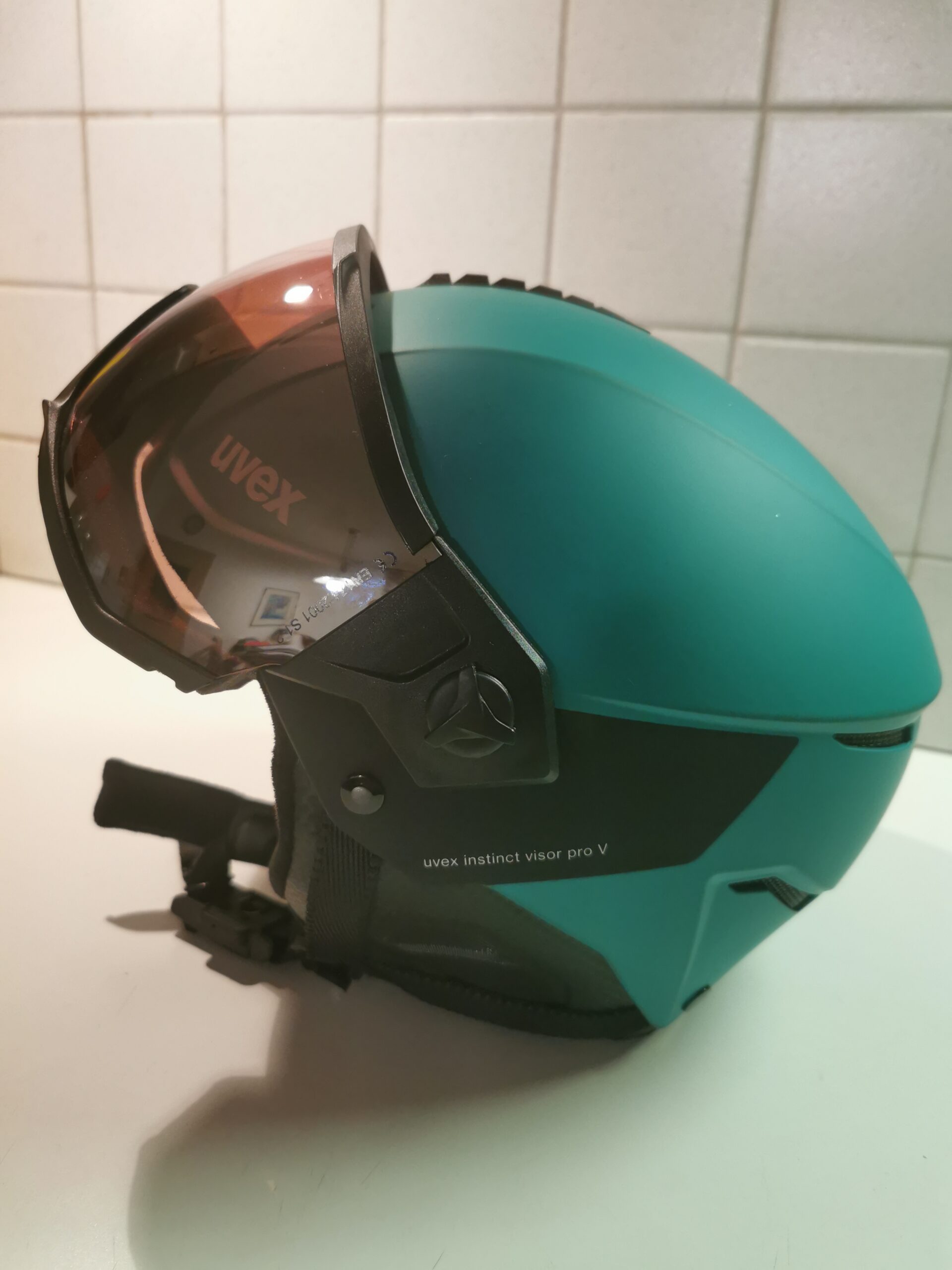 Skihelm mit Visier