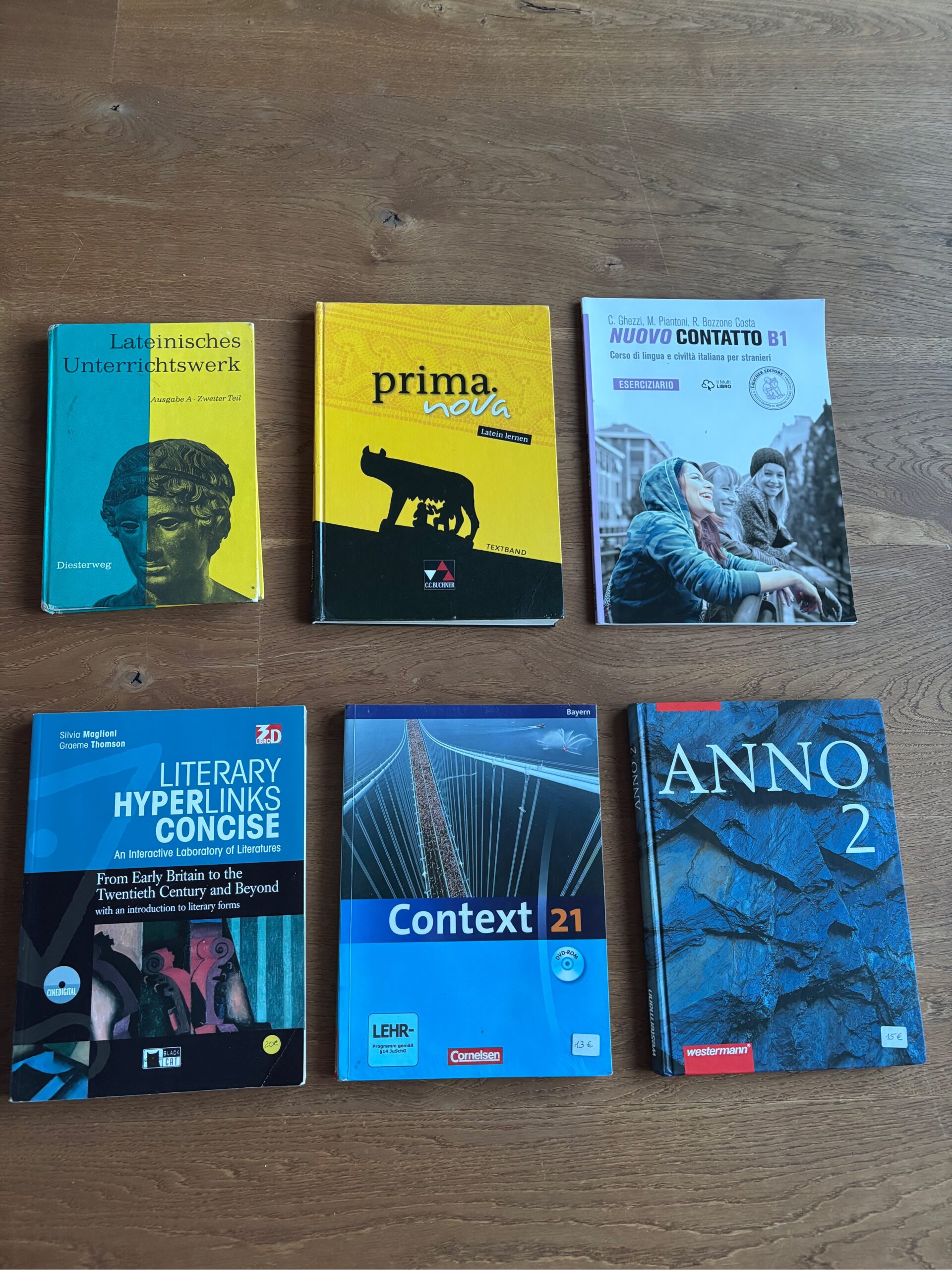 Schulbücher in mehreren Sprachen