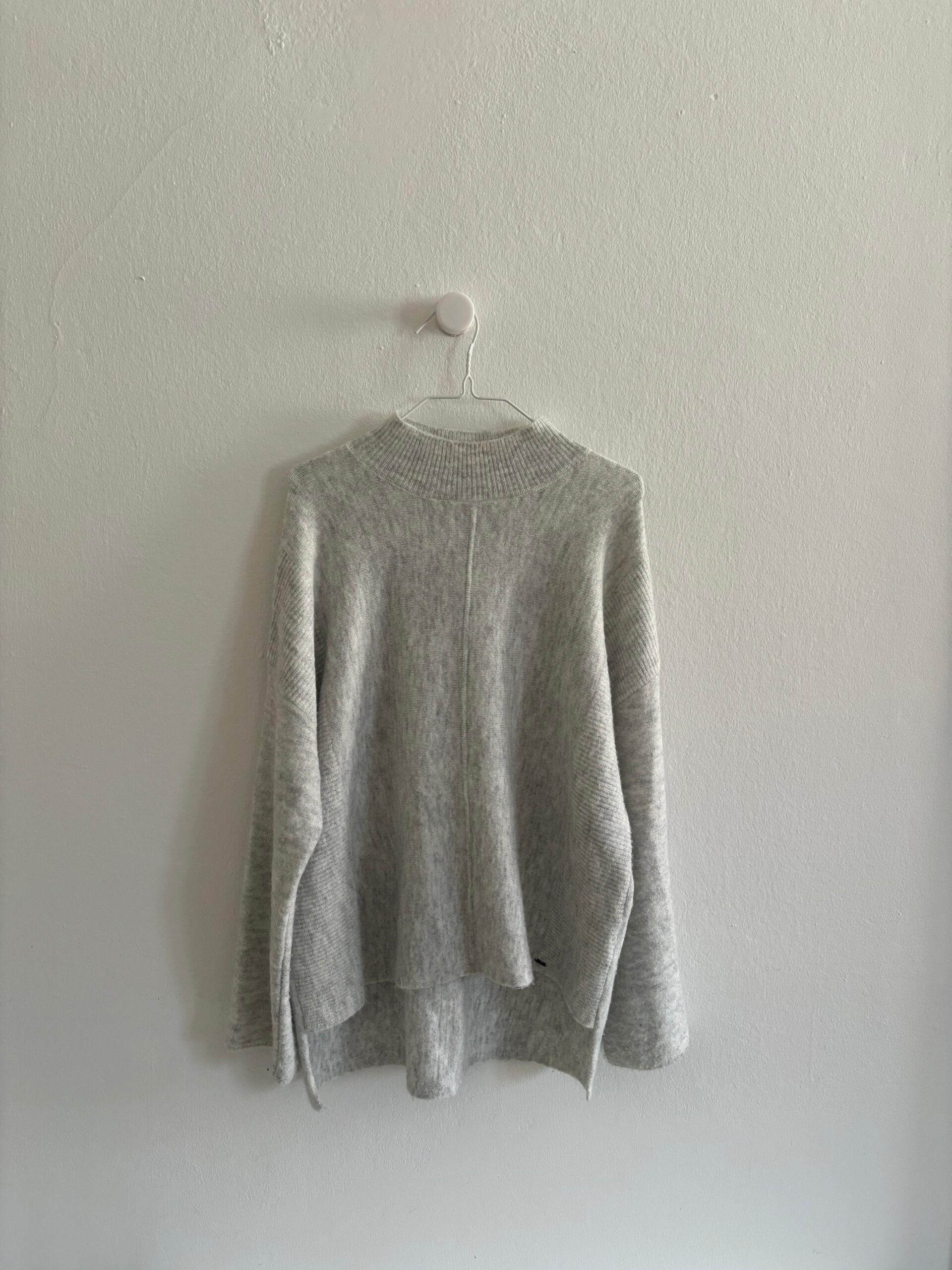 Gas grauer Pulli mit Turtleneck, neuwertig!