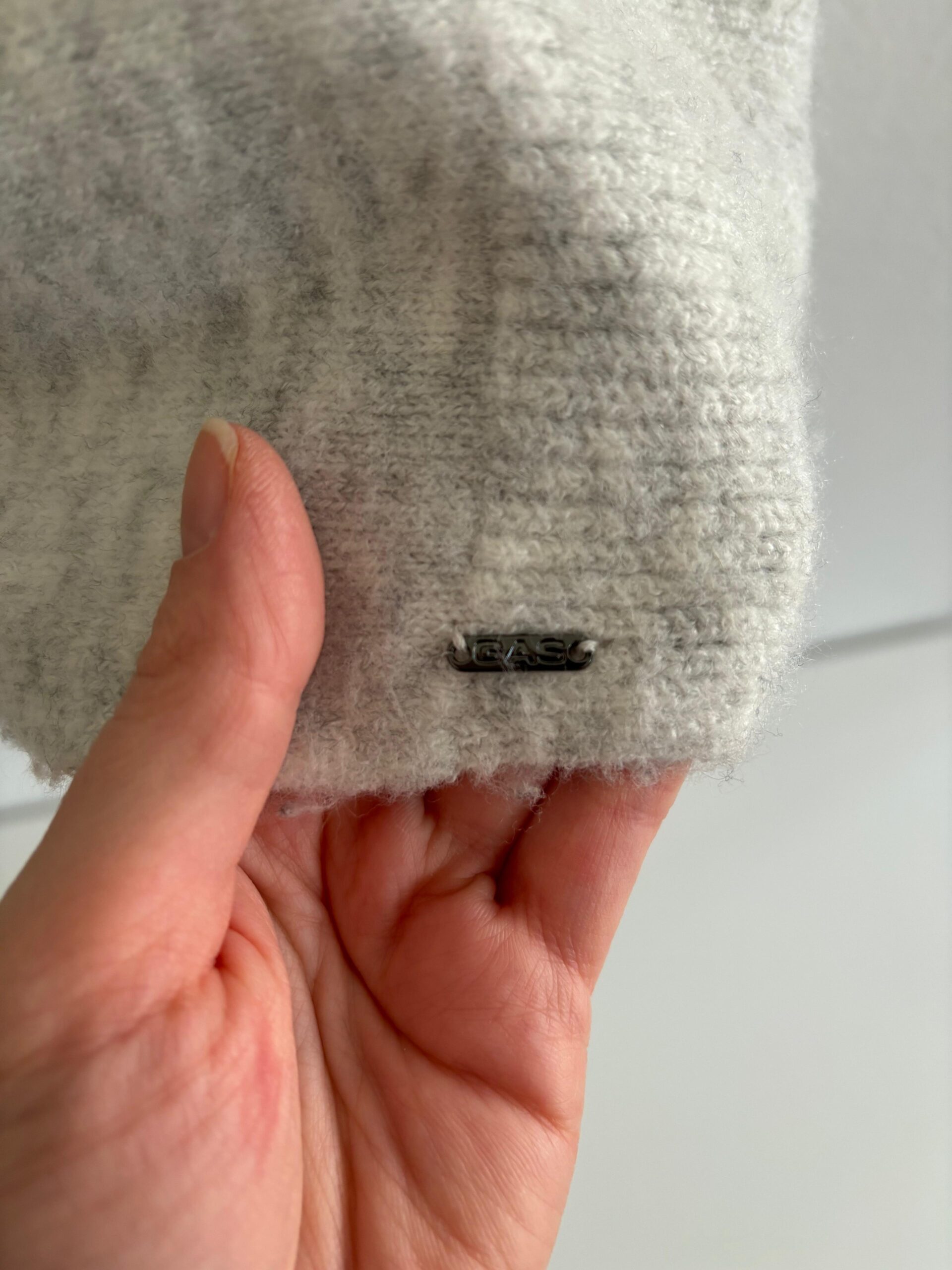 Gas grauer Pulli mit Turtleneck, neuwertig!