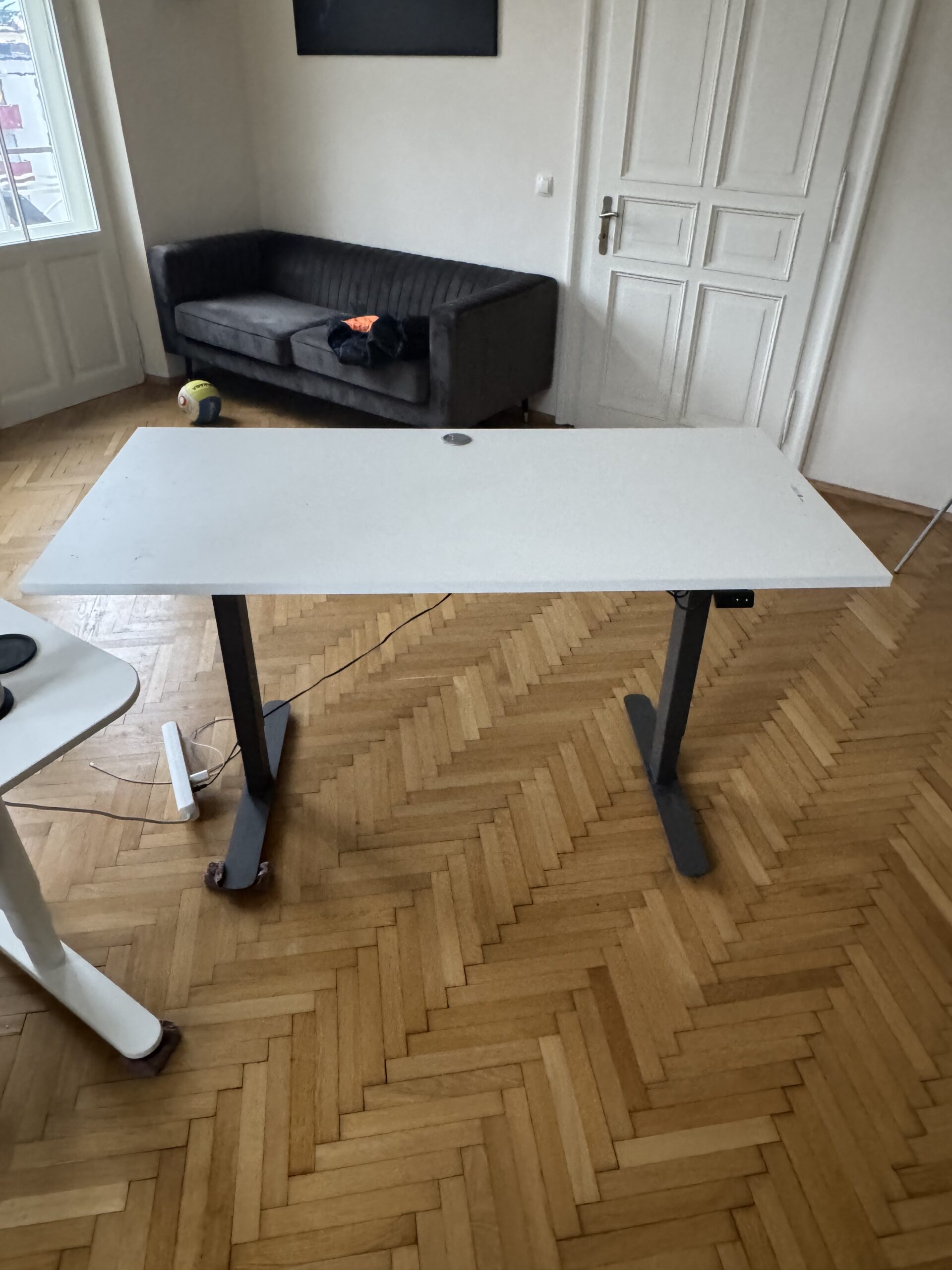 Höhenverstellbarer Schreibtisch