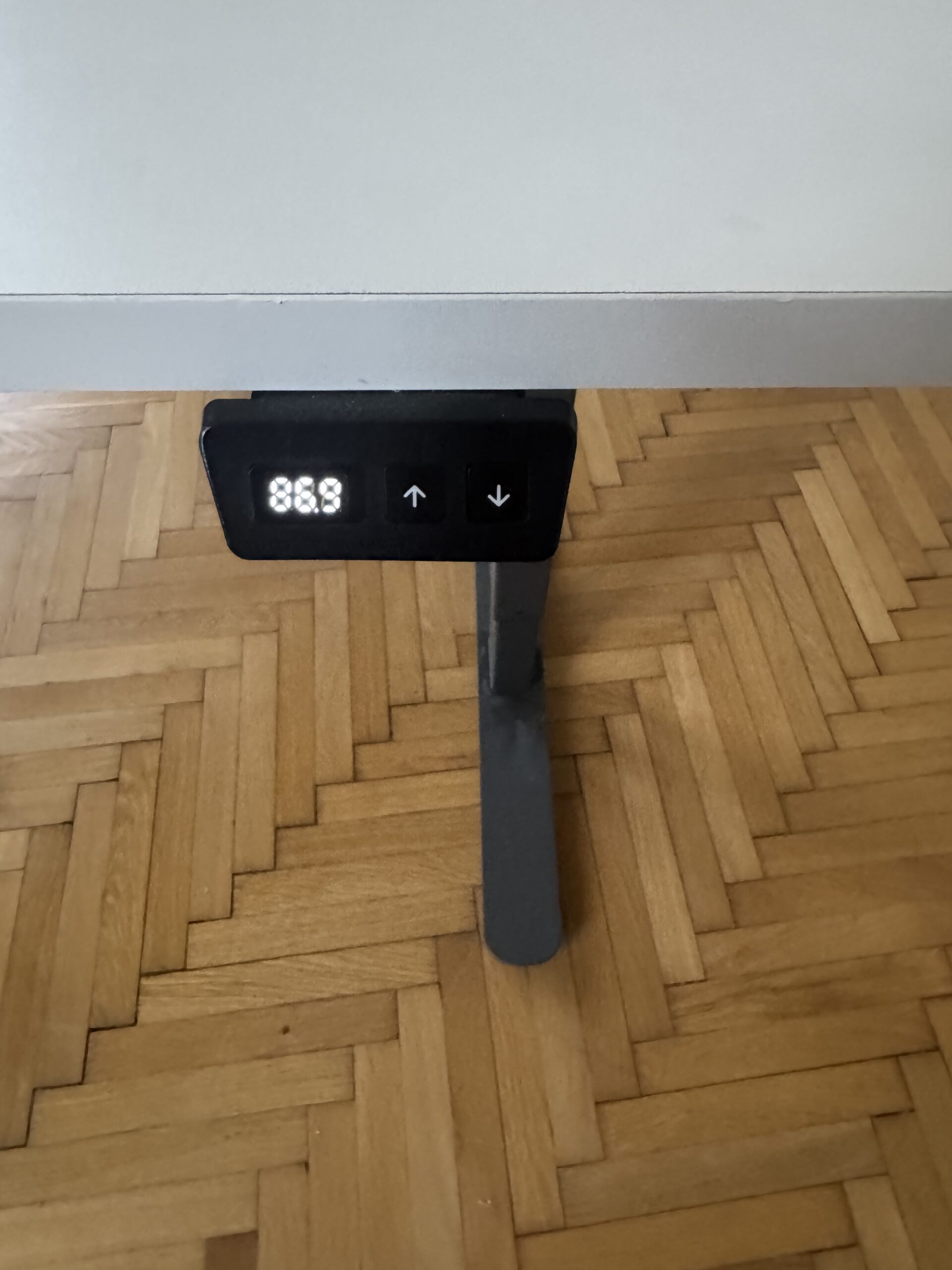 Höhenverstellbarer Schreibtisch