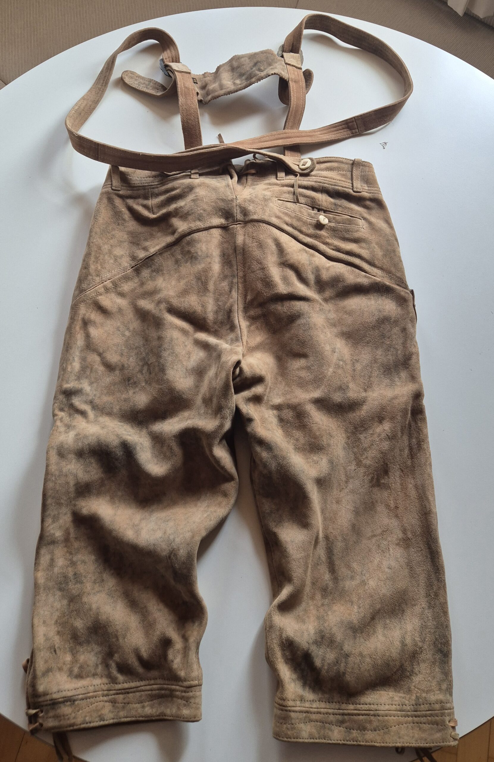 Schöne mittellange Lederhose in Größe 54 zu verkaufen