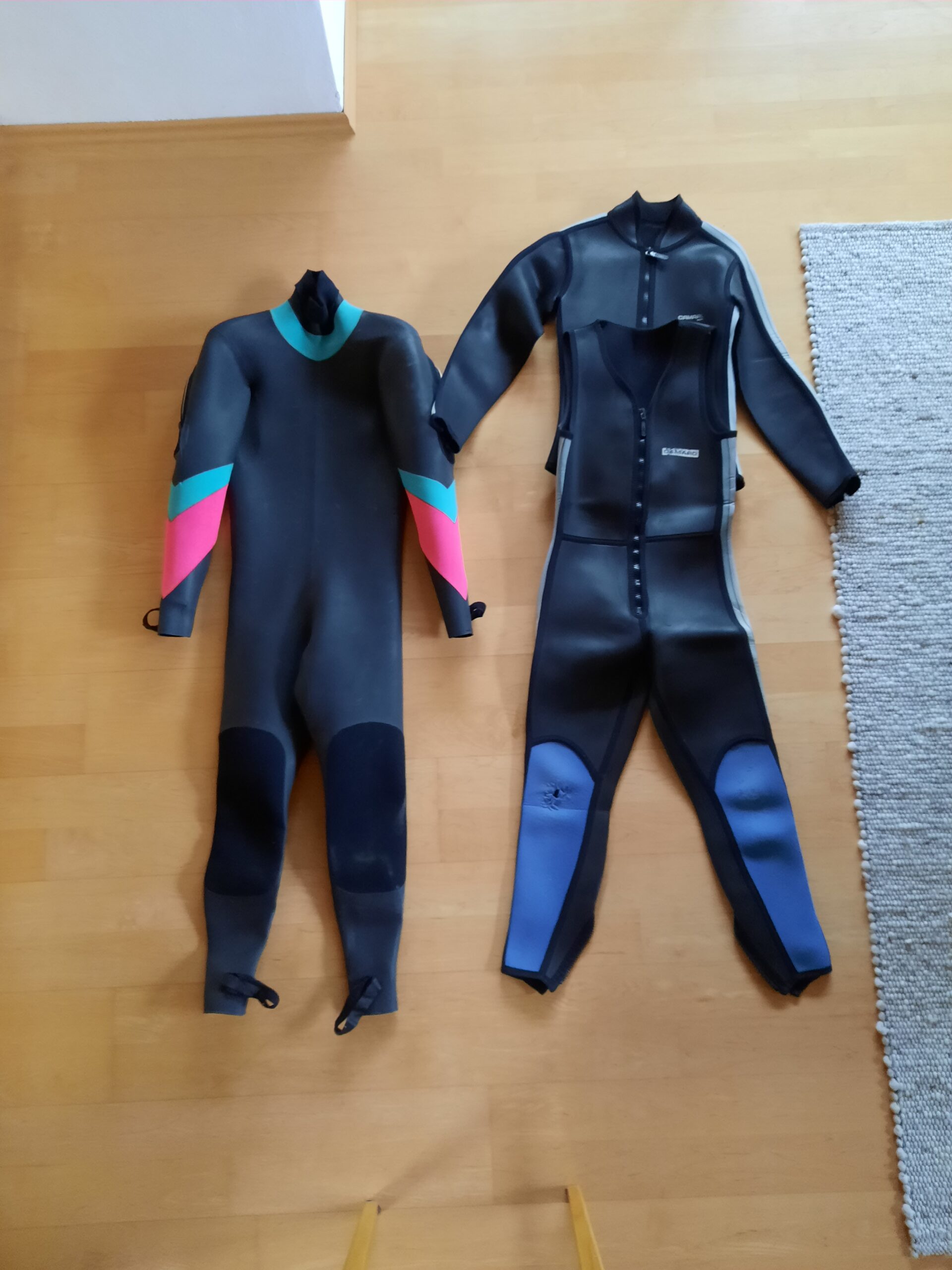 2 Surfanzüge zu verschenken