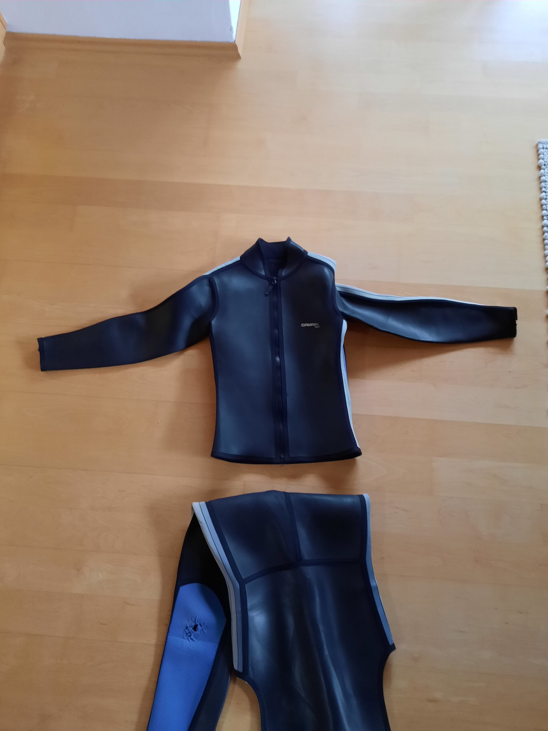 2 Surfanzüge zu verschenken