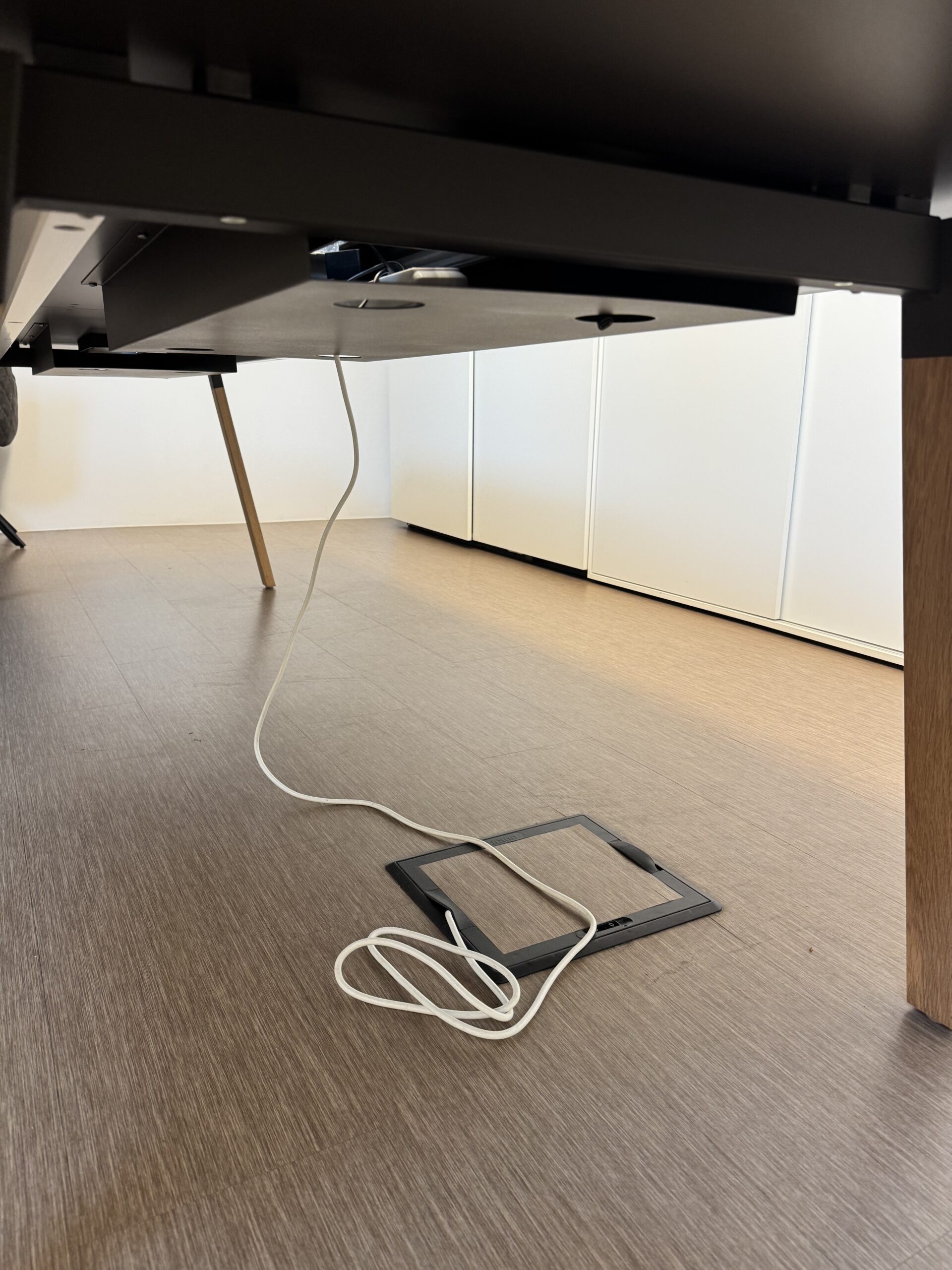 Besprechungstisch / Konferenztisch – 1.000 € VB