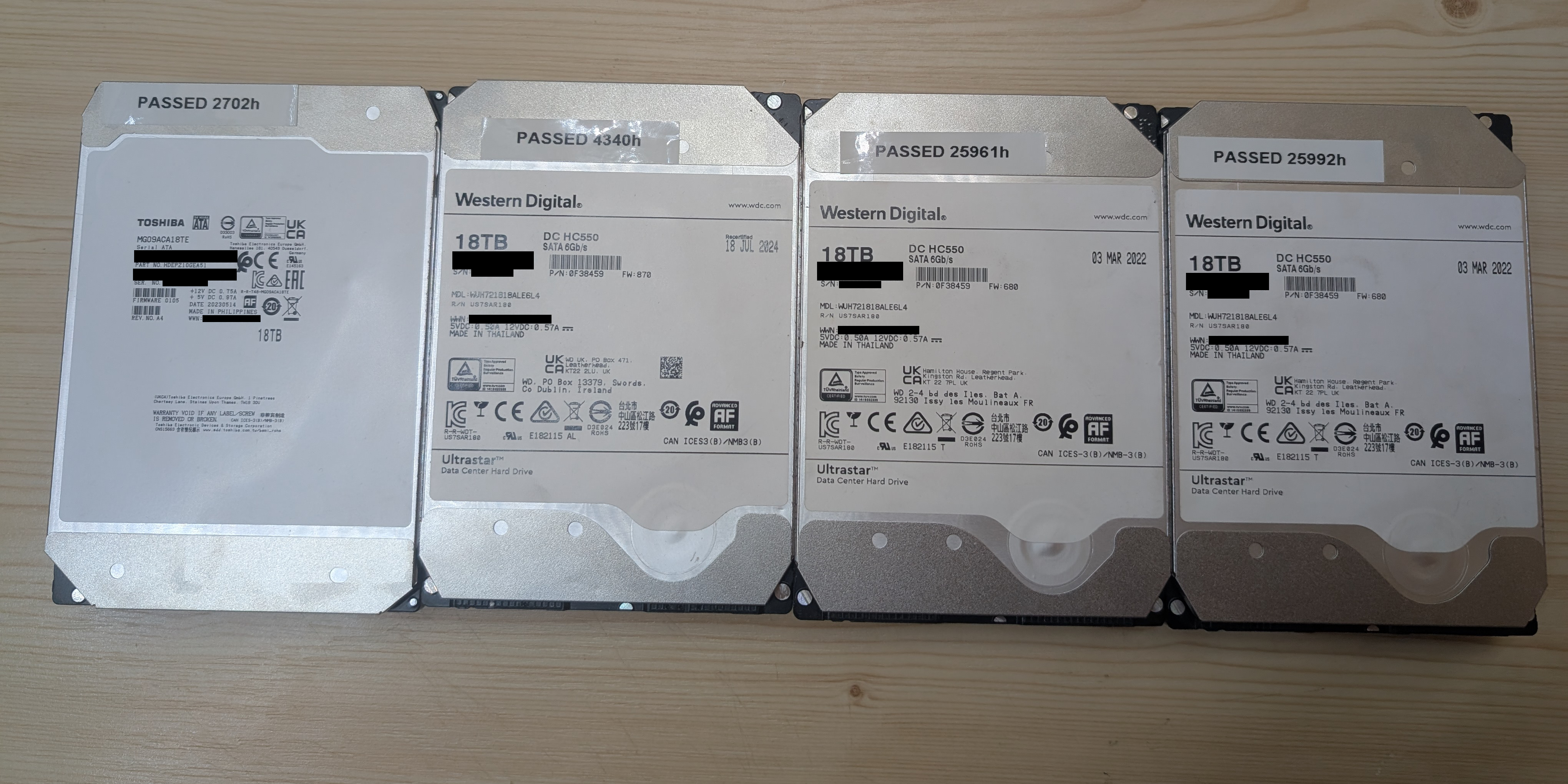 4x 18 TB HDDs Toshiba MG09ACA18TE und WD DC HC550