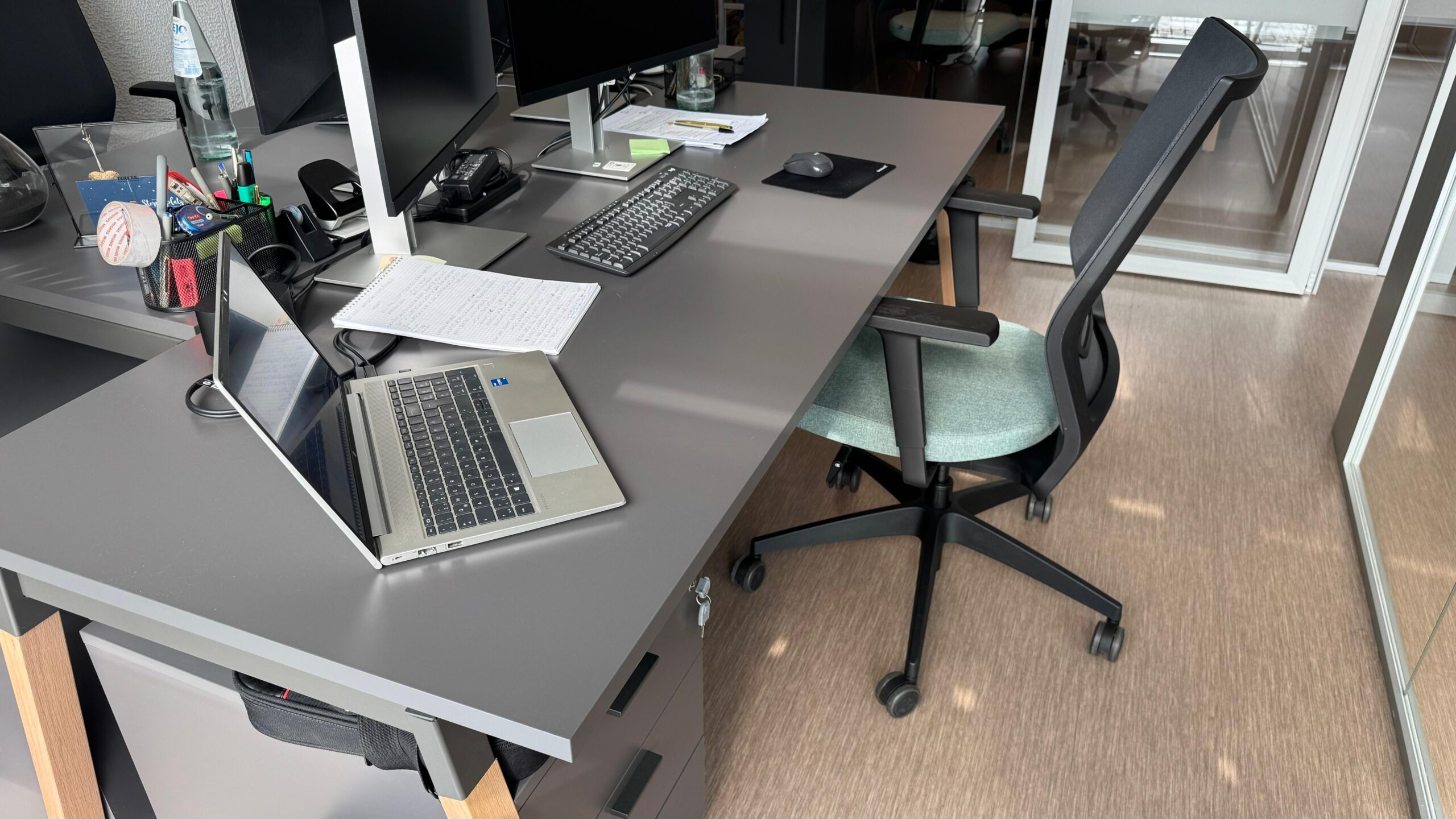 Schreibtisch 200 x 80 x H 74 cm mit Rollcontainer – 800 € VB