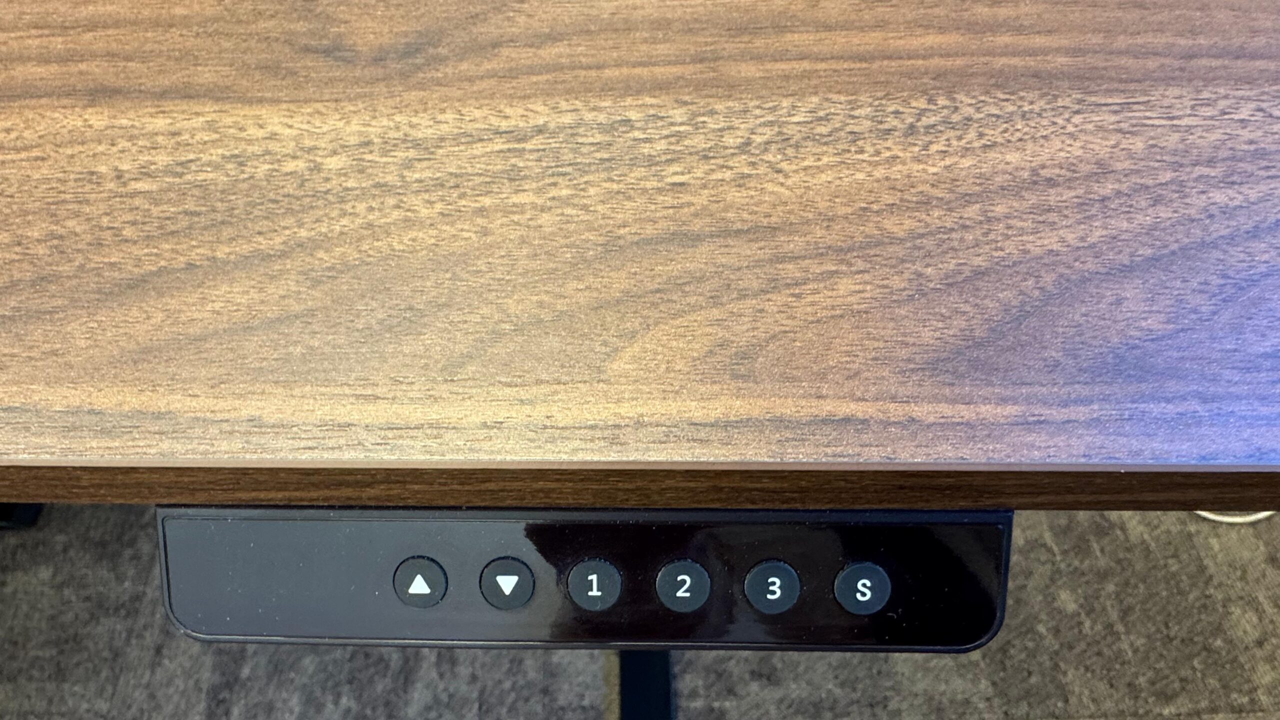 Höhenverstellbarer L-Shape Eckschreibtisch mit Aktenschrank – 500 € pro Stück (6 Stück verfügbar)