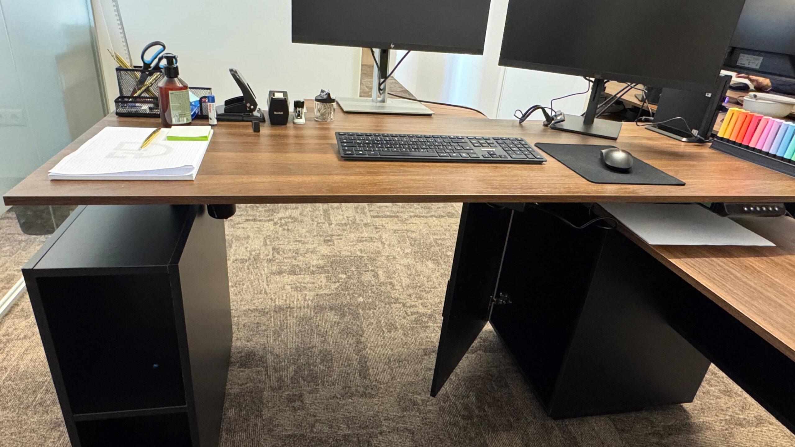 Höhenverstellbarer Executive-Schreibtisch – 600€ (2 Stück verfügbar)
