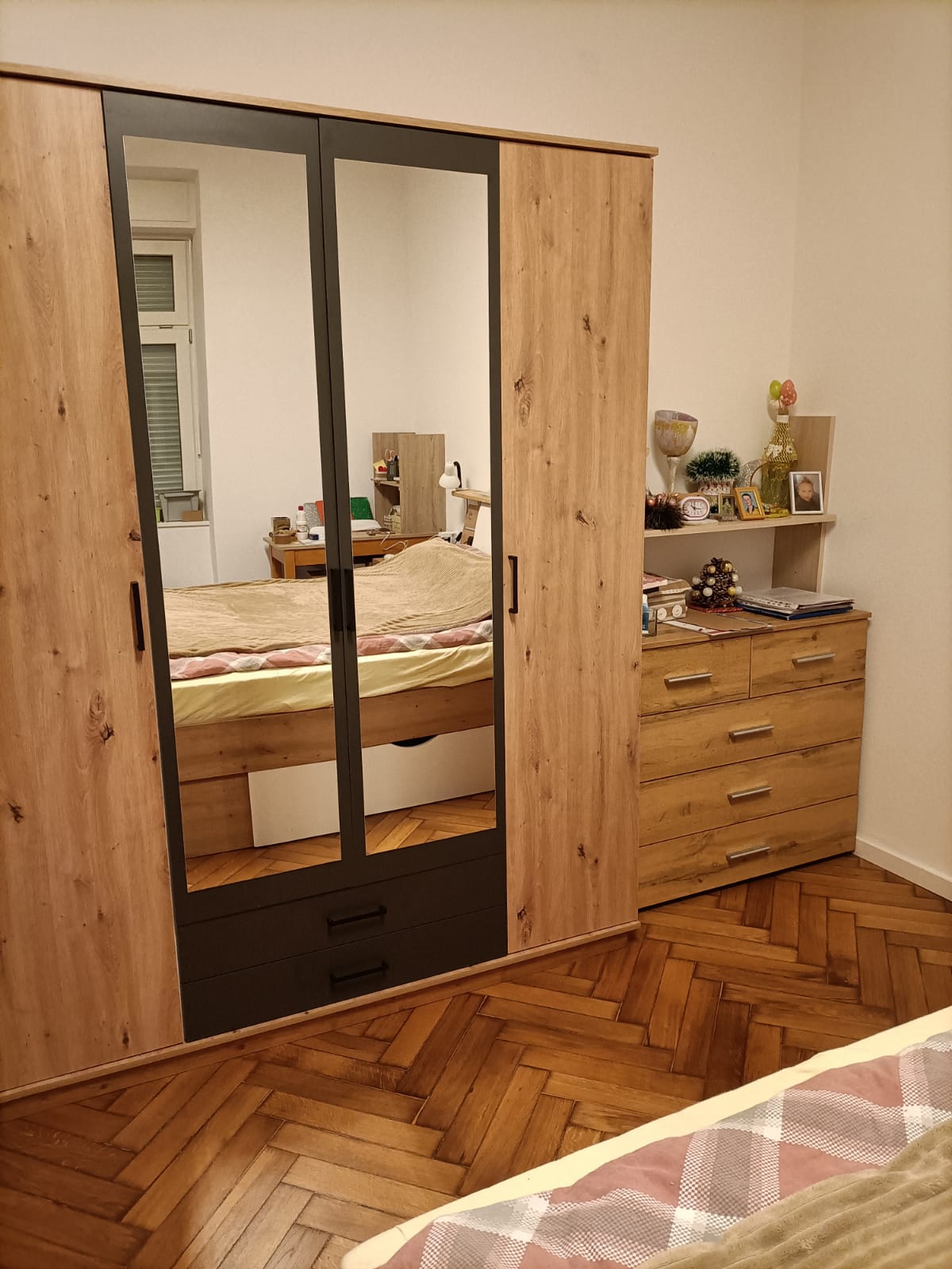 Schlafzimmer-Bettgarnitur (Bett, Kleiderschrank, Kommode)