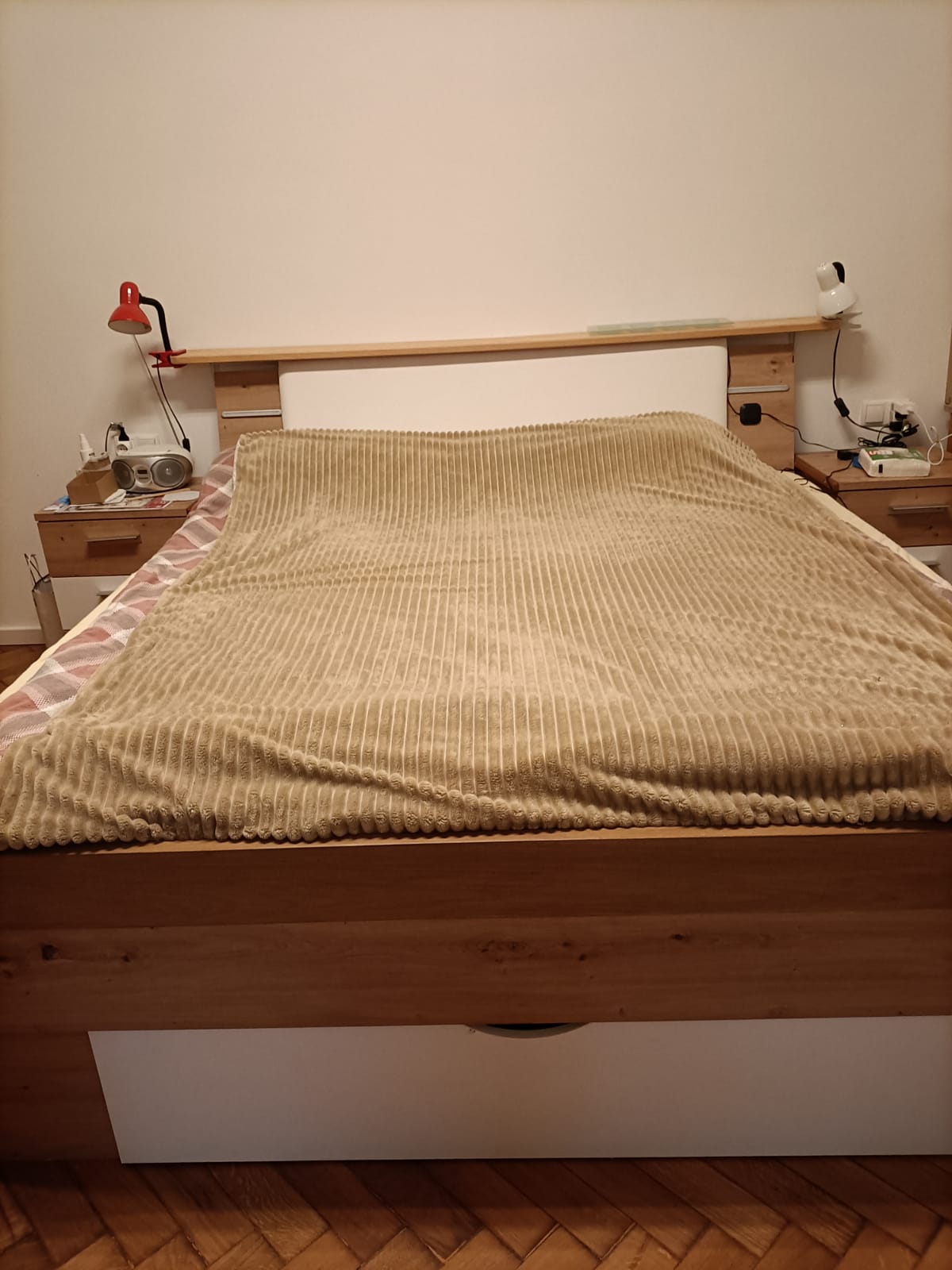 Schlafzimmer-Bettgarnitur (Bett, Kleiderschrank, Kommode)
