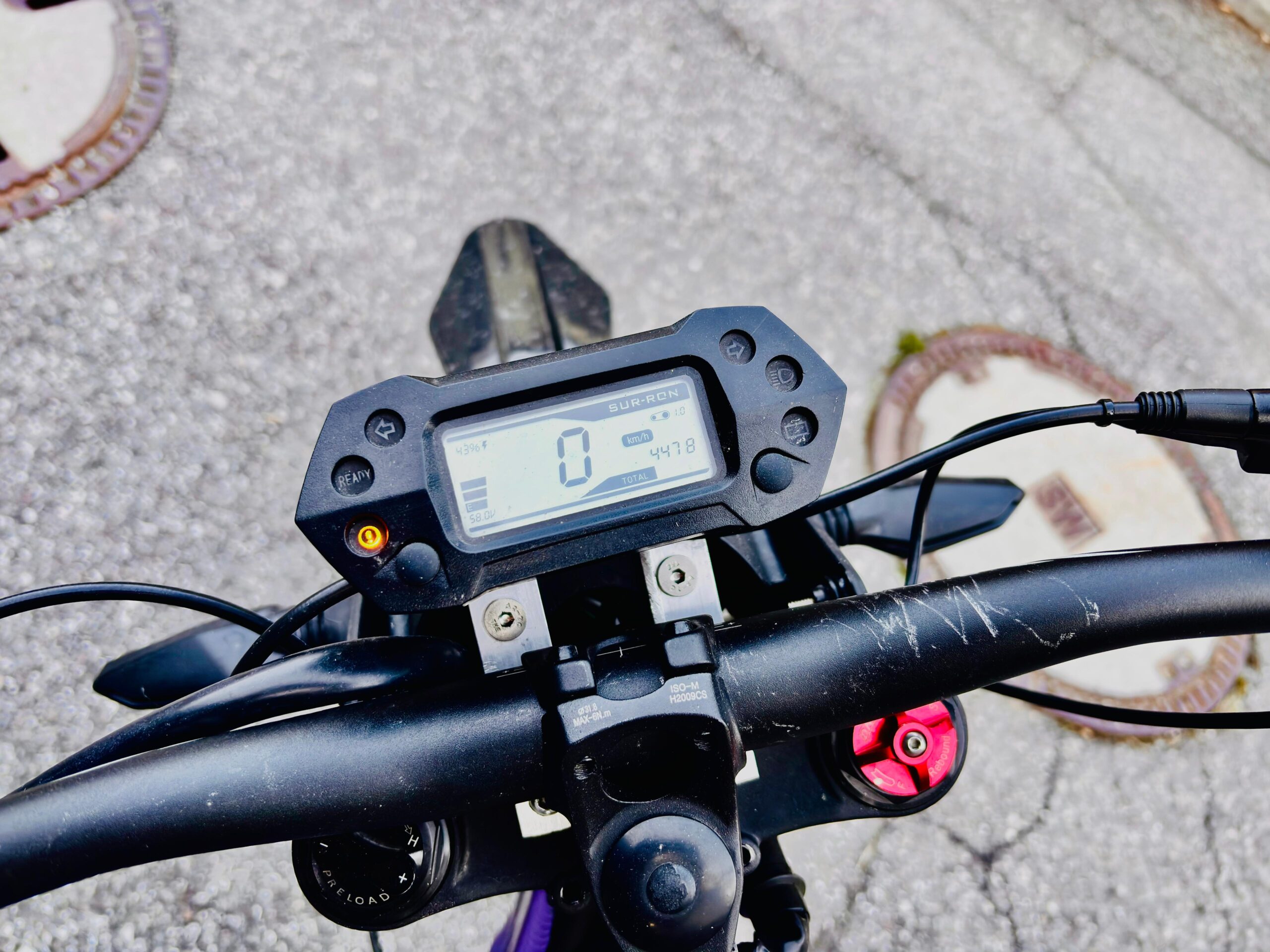 Sur-Ron Light Bee L1E (2021) – 4.400 km – viele Teile dabei