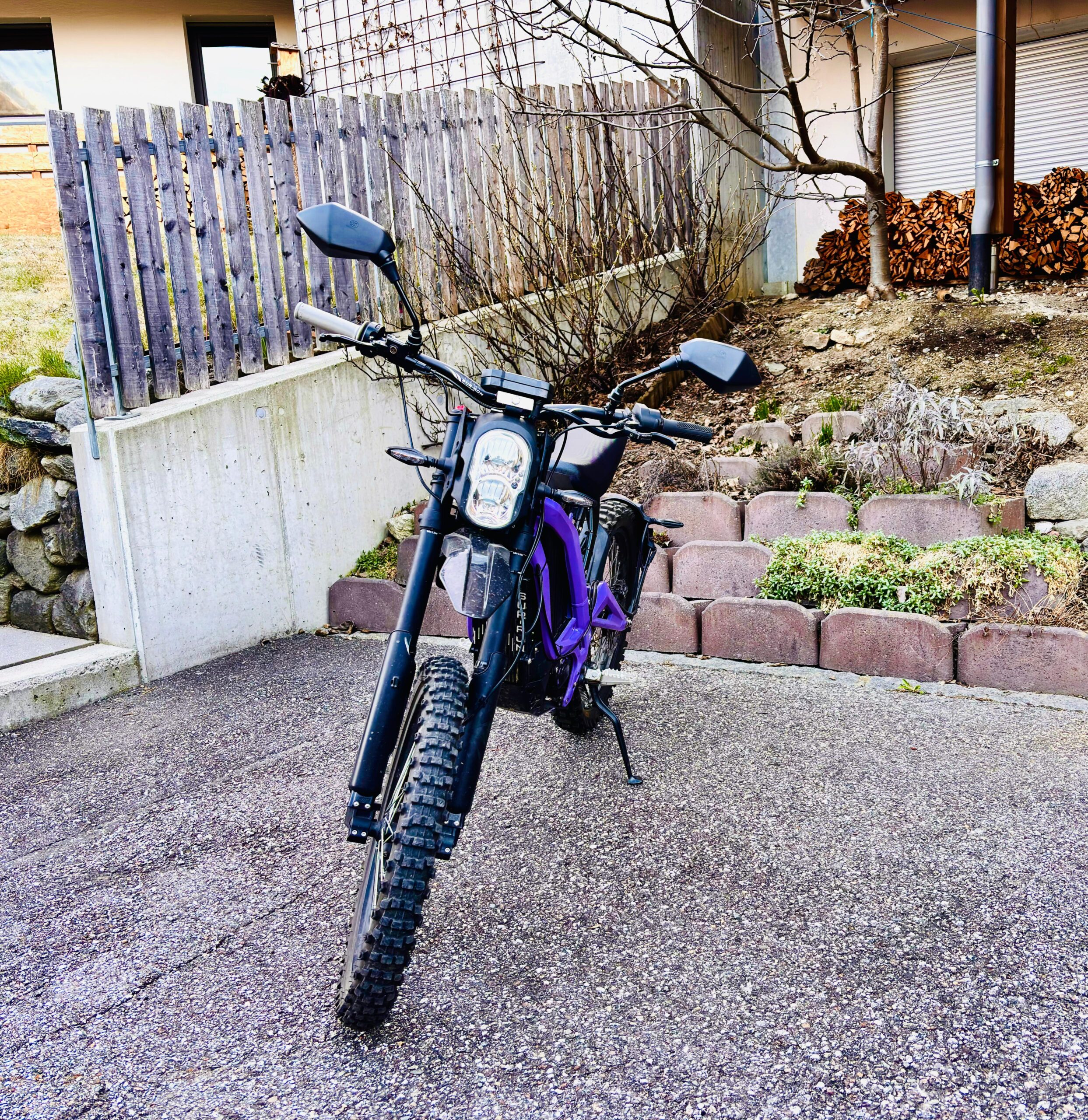 Sur-Ron Light Bee L1E (2021) – 4.400 km – viele Teile dabei