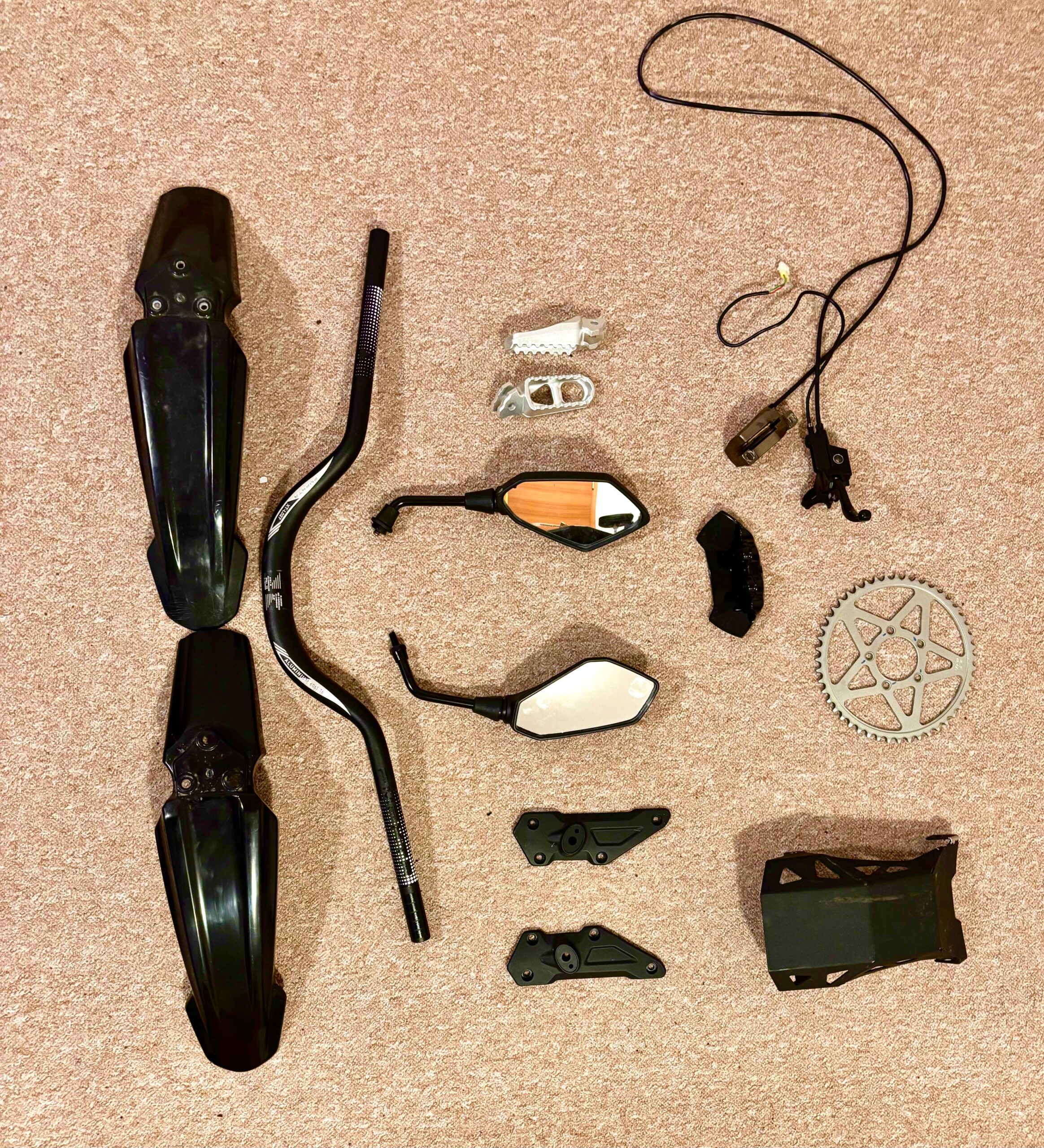 Sur-Ron Light Bee L1E (2021) – 4.400 km – viele Teile dabei