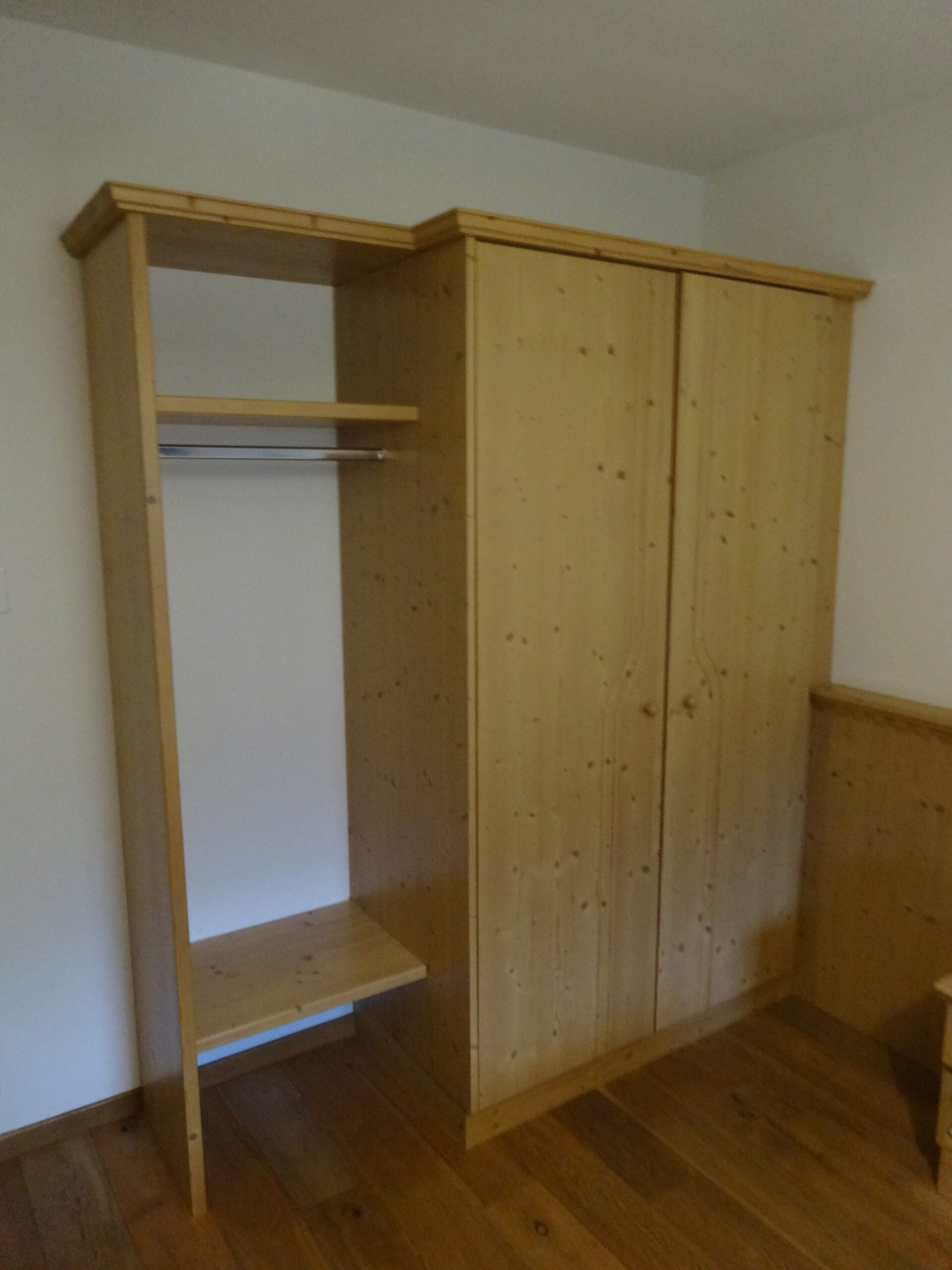 Kleiderschrank, Armandio