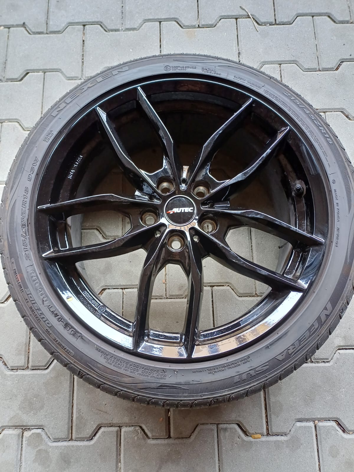 Schwarze Felgen mit Sommerreifen für Mini Cooper – wie NEU!