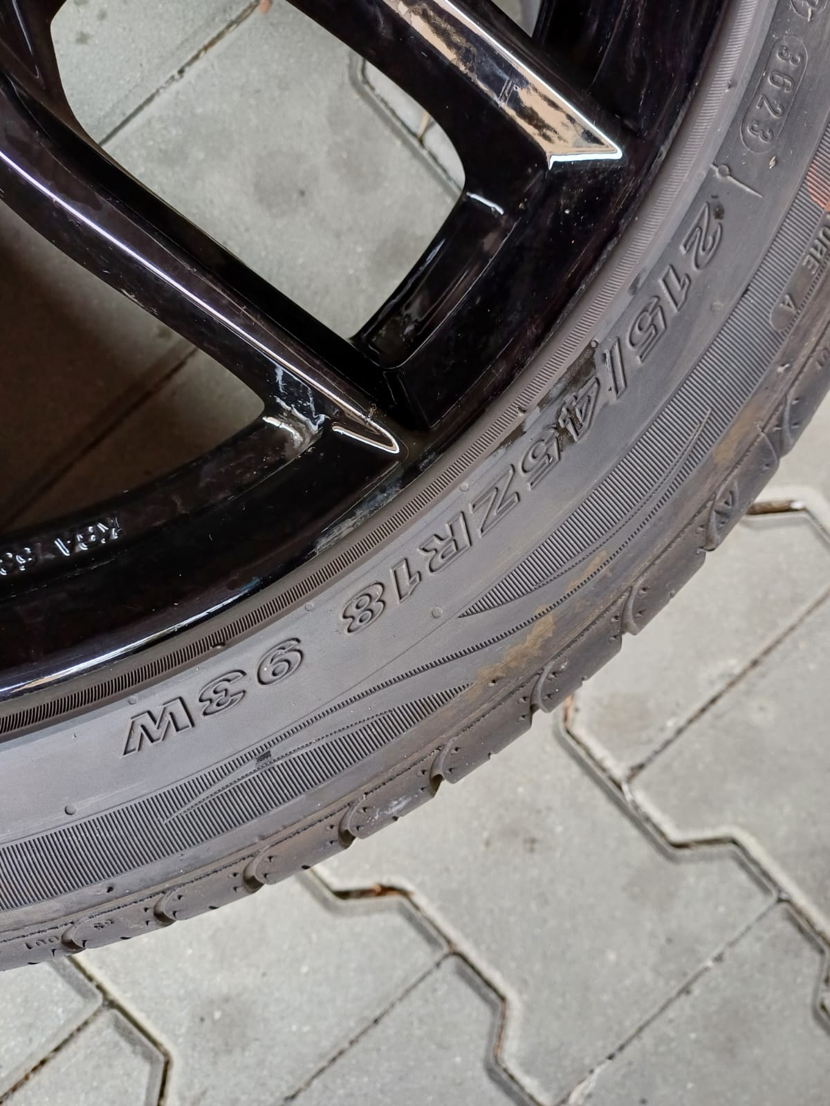 Schwarze Felgen mit Sommerreifen für Mini Cooper – wie NEU!