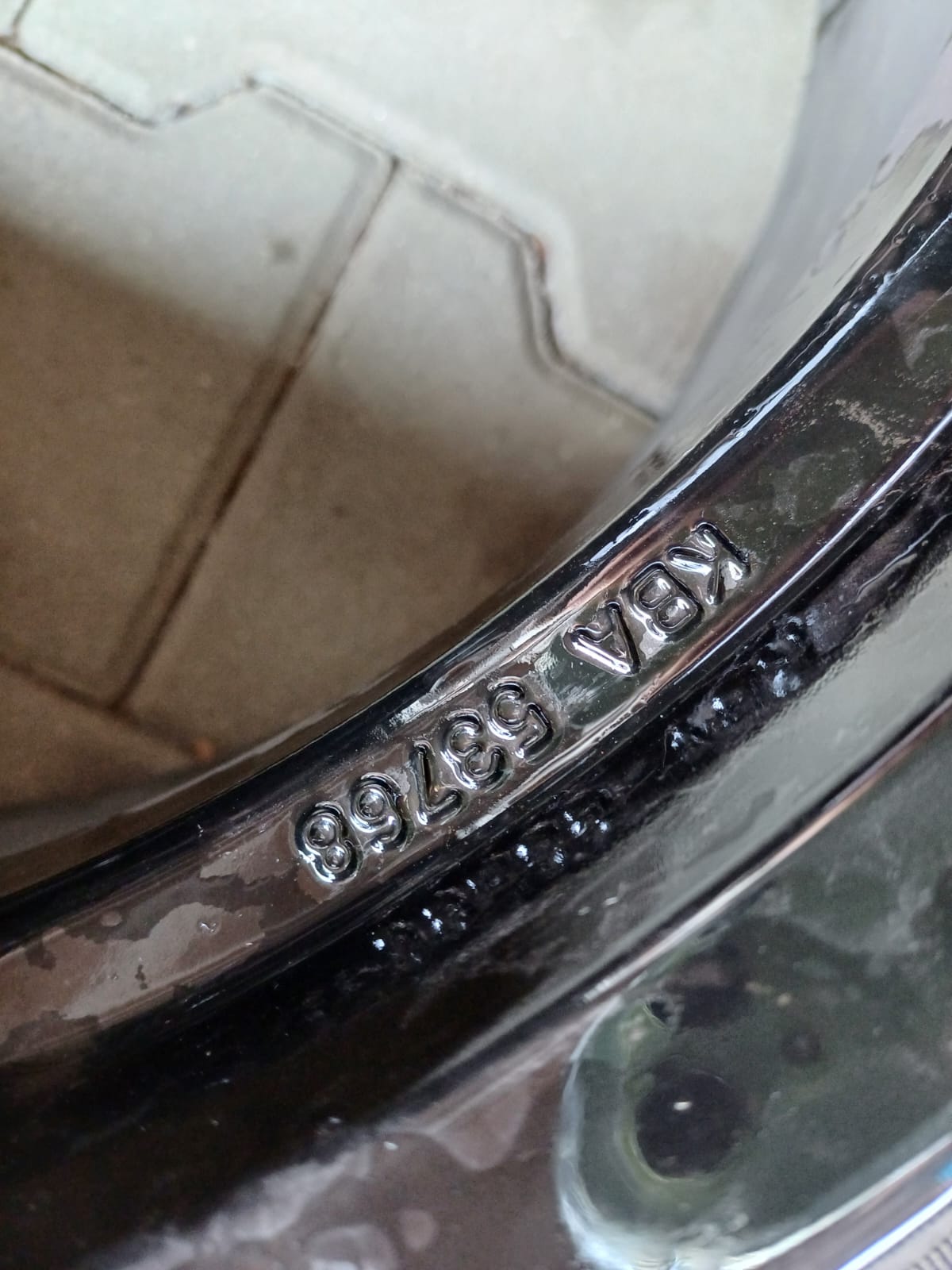 Schwarze Felgen mit Sommerreifen für Mini Cooper – wie NEU!