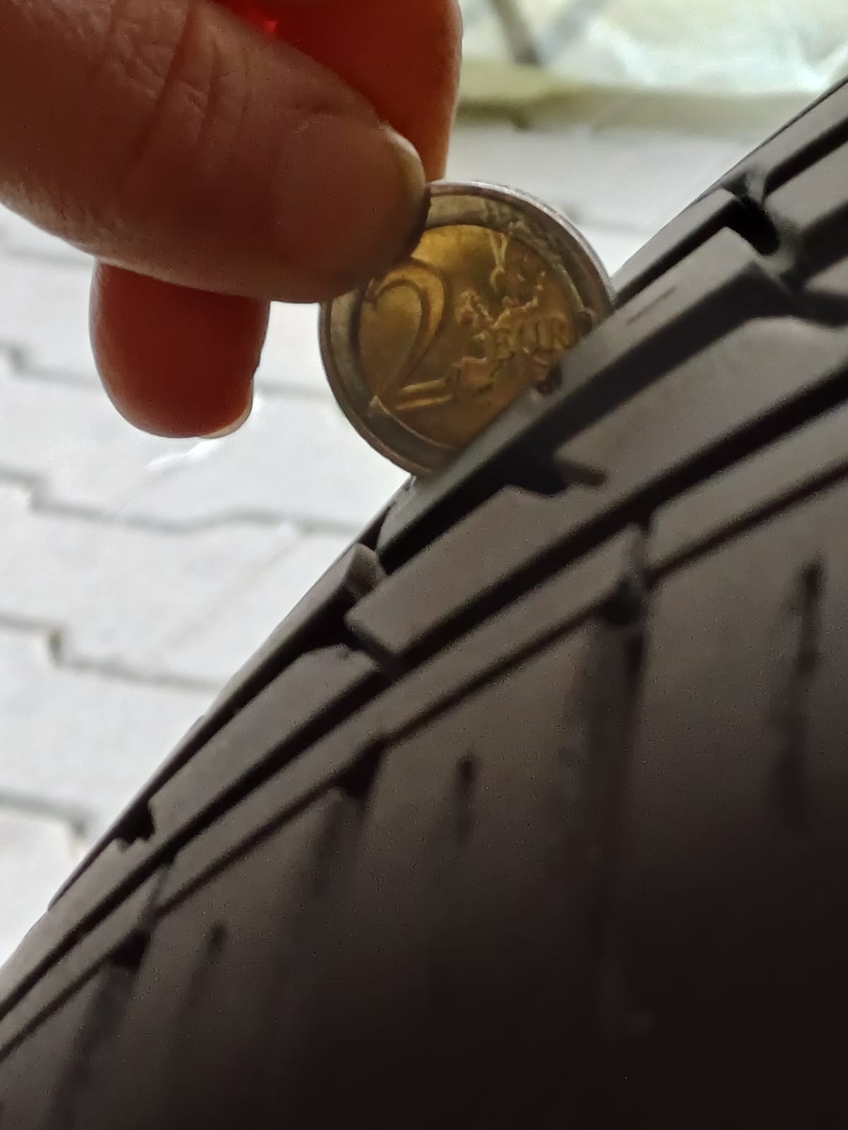 Schwarze Felgen mit Sommerreifen für Mini Cooper – wie NEU!