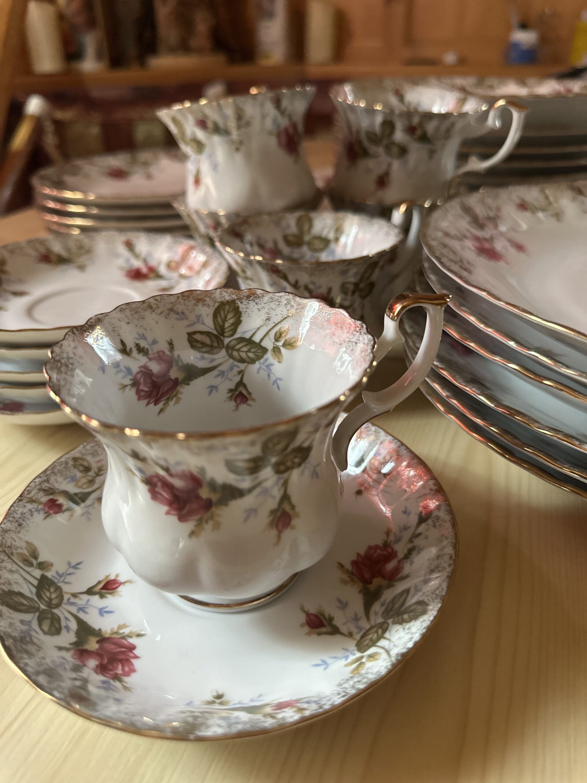 Echtes polnisches 34 teiliges Porzellanservice mit Goldrand