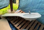 Waschbecken mit Marmorplatte