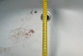 Waschbecken mit Marmorplatte