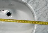 Waschbecken mit Marmorplatte