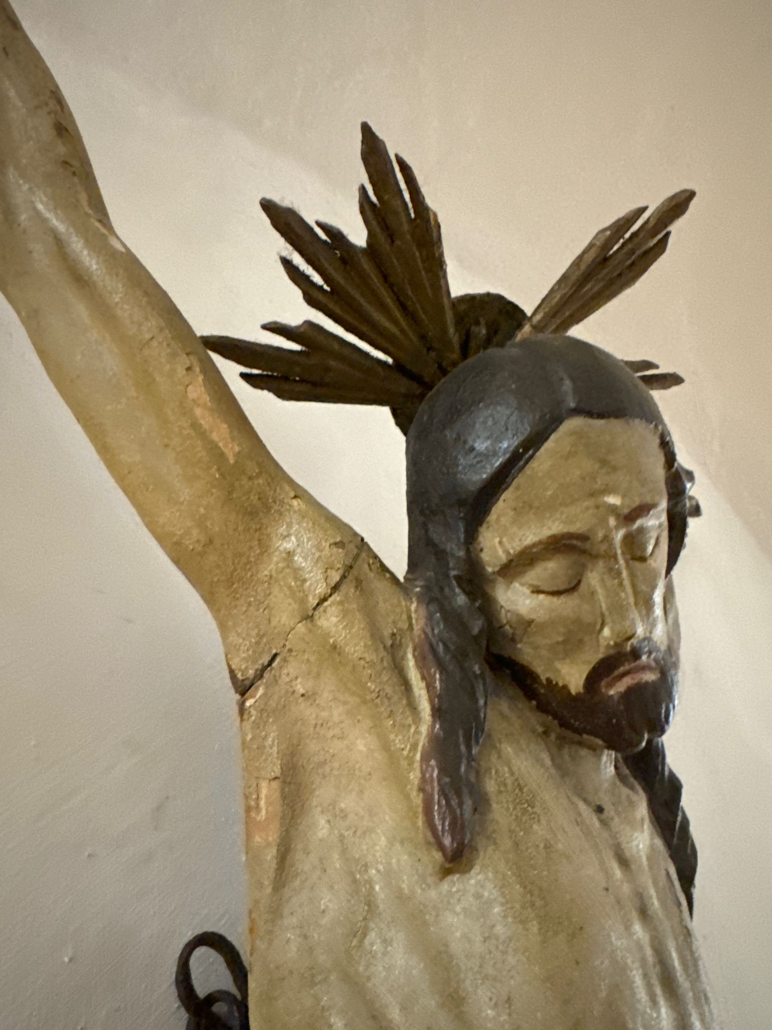 Spannender und seltener Großer Kruzifix-Korpus, Grödnertal