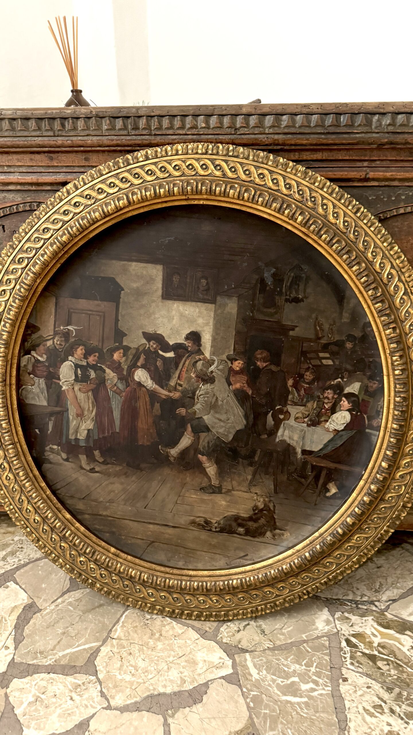 Antikes tiroler Rundgemälde auf Porzellan, Wirtshausszene, signiert 1887