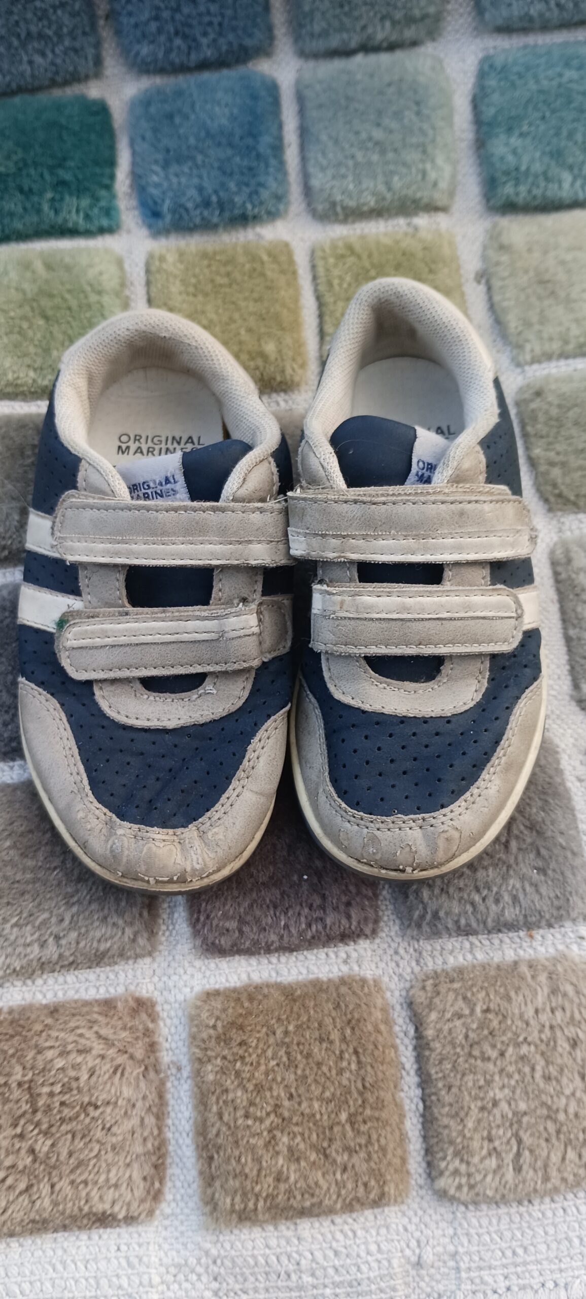 Turnschuhe Freiwillige Spende