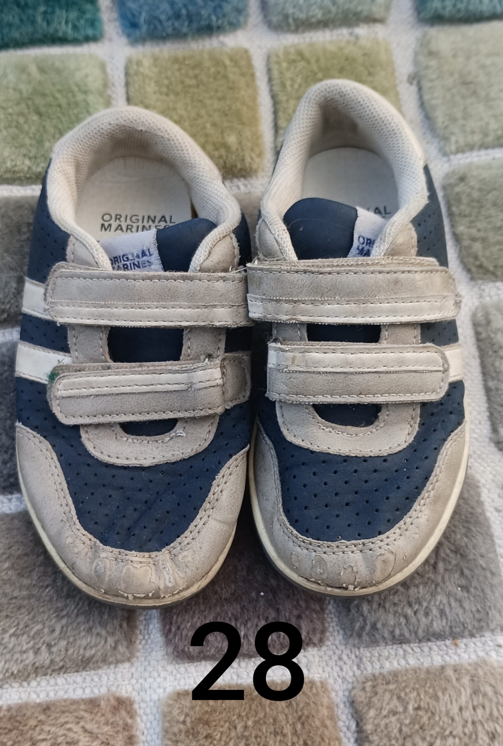Turnschuhe Freiwillige Spende