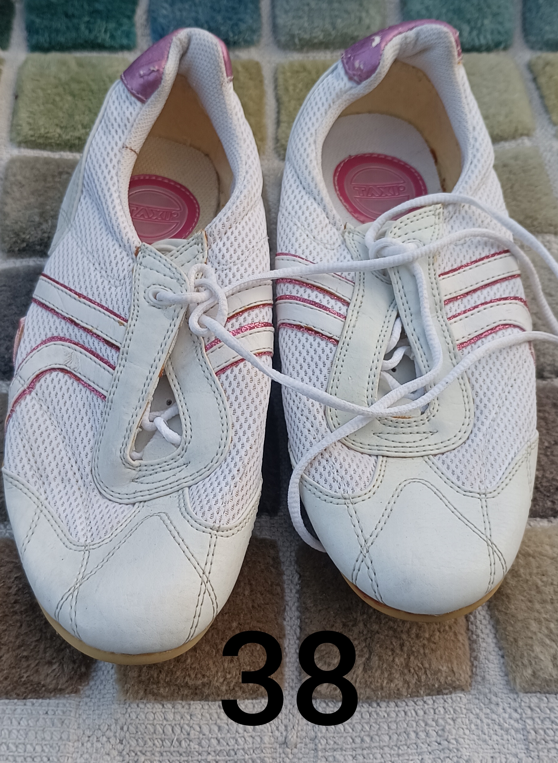 Turnschuhe Freiwillige Spende