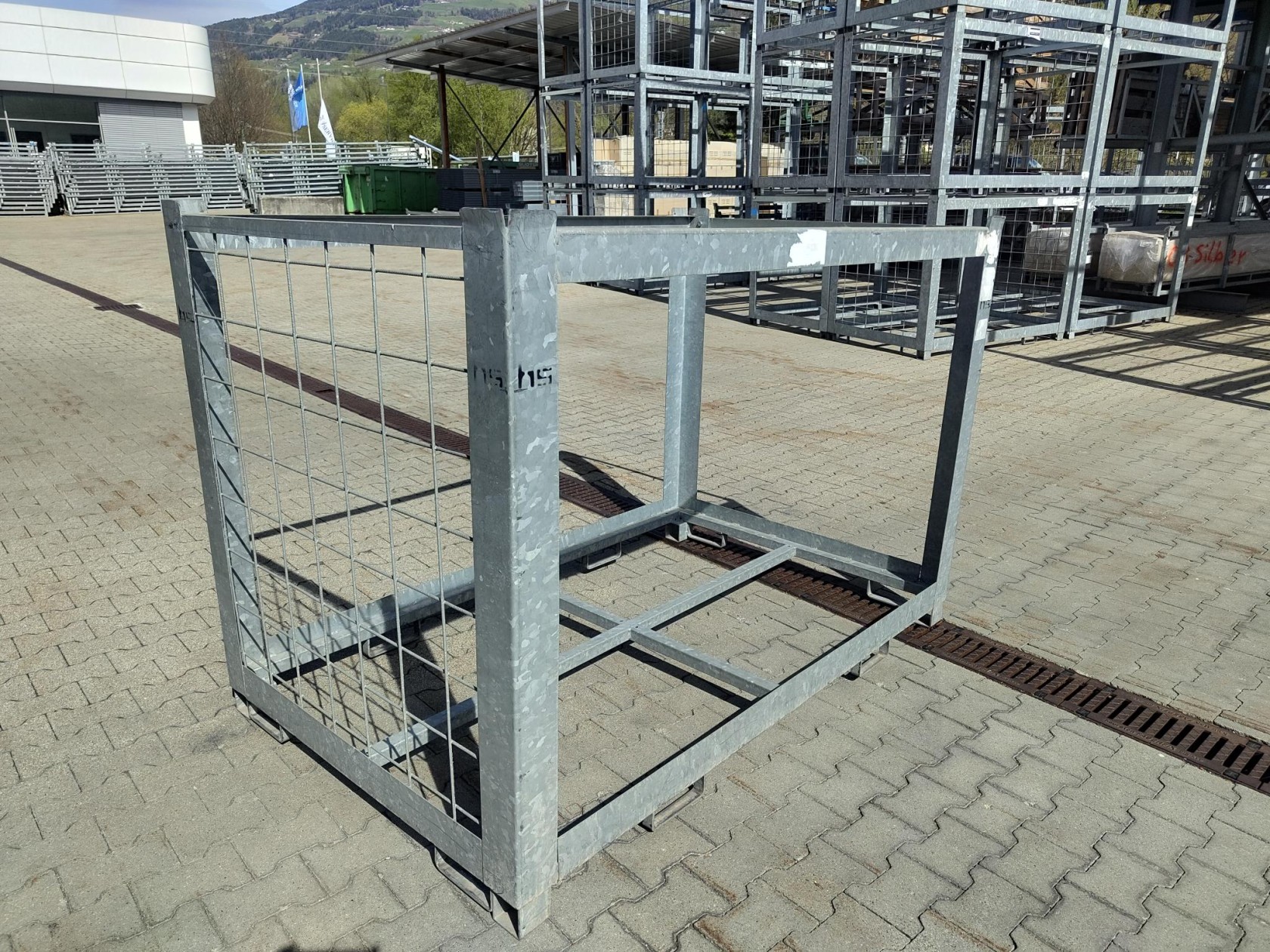 Verzinkte Transport-Kisten (stapelbar)