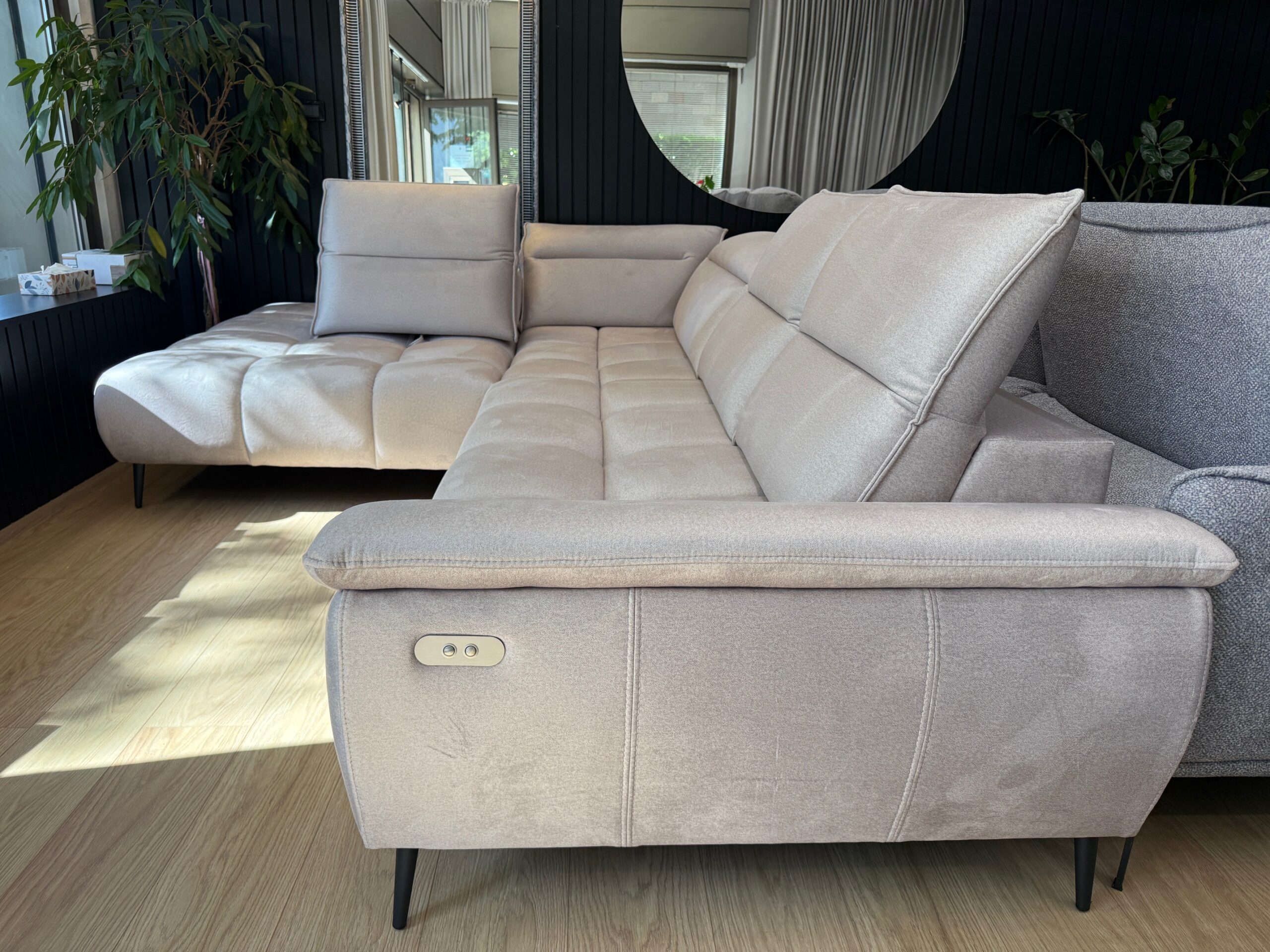 Ecksofa Montana L – modernes Design, tiefer Komfort und elegante Details