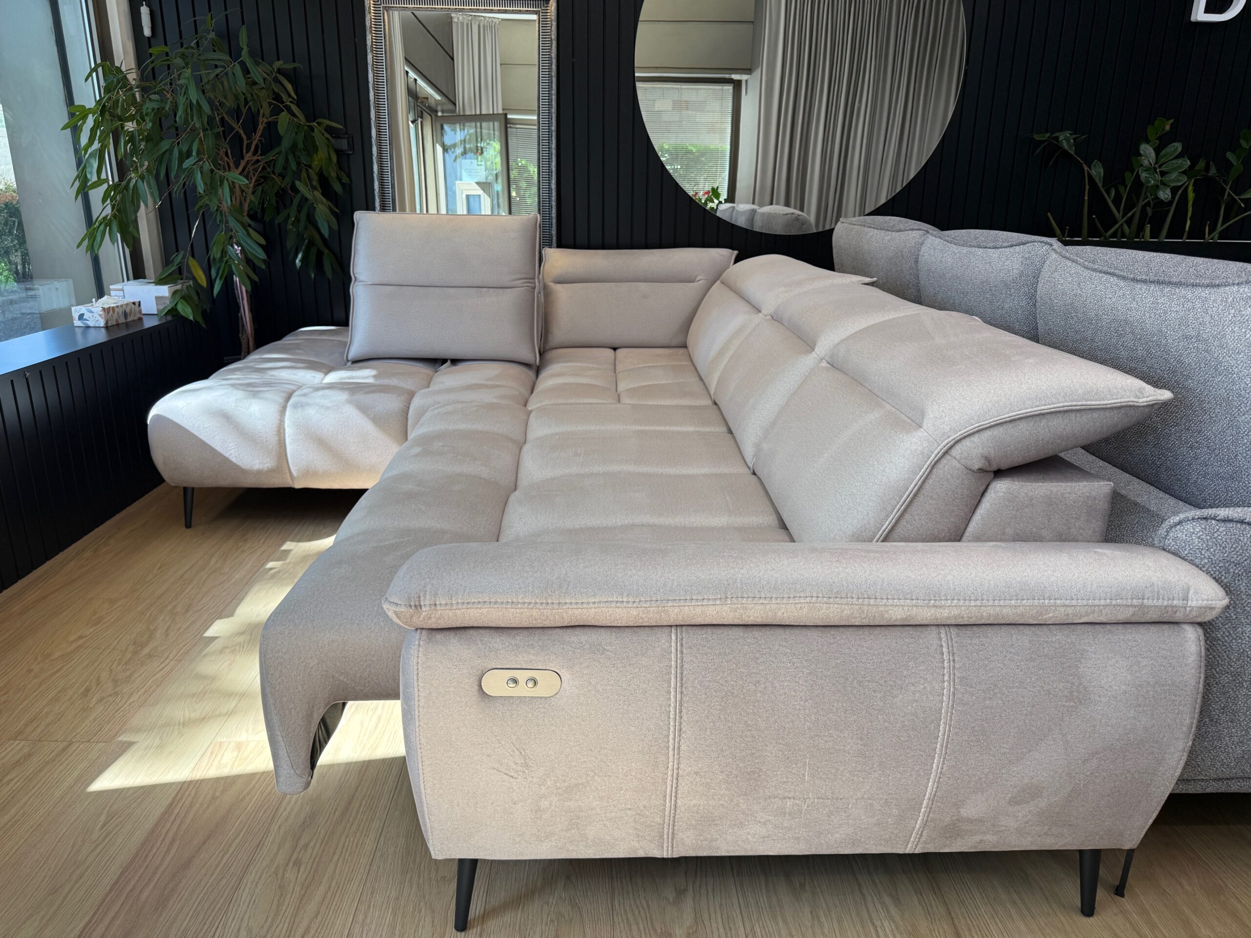 Ecksofa Montana L – modernes Design, tiefer Komfort und elegante Details