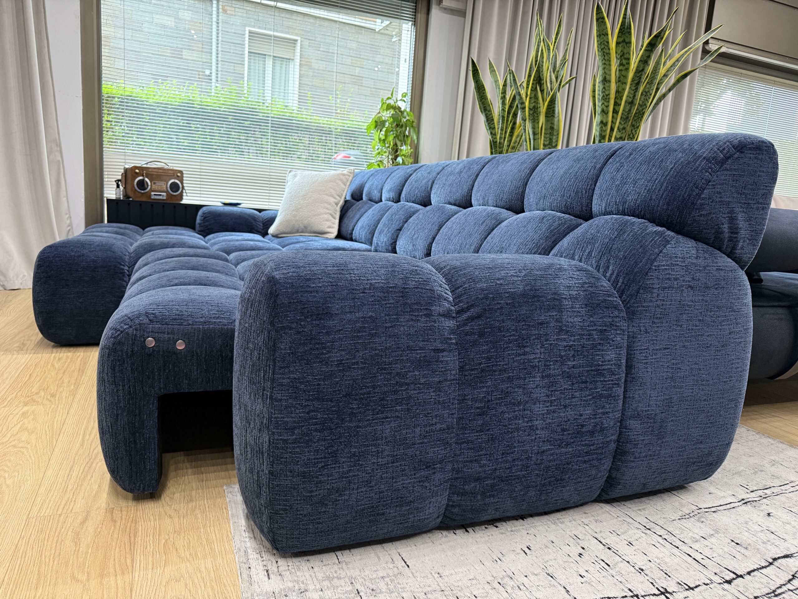 Ecksofa Campile – sofort verfügbar in eleganter Nachtblau-Ausführung