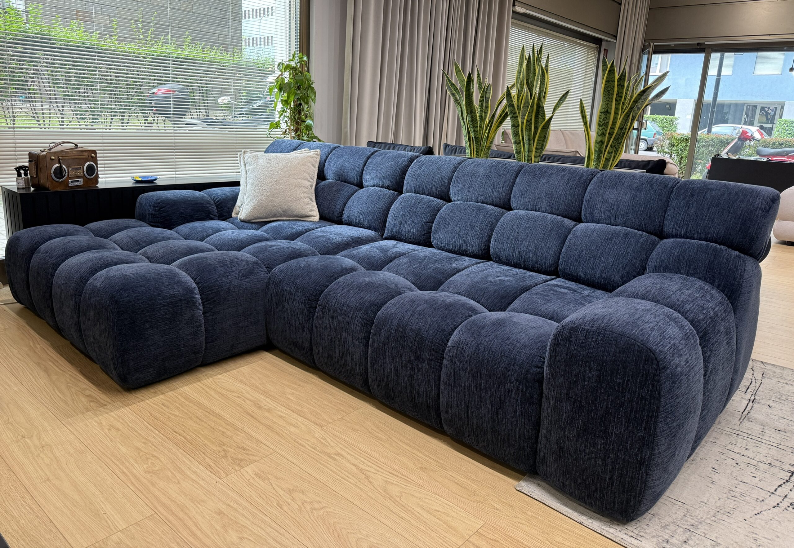 Ecksofa Campile – sofort verfügbar in eleganter Nachtblau-Ausführung