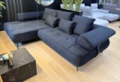 Ecksofa Seledo Mini – modernes Design und technologischer Komfort in elegantem Schwarz