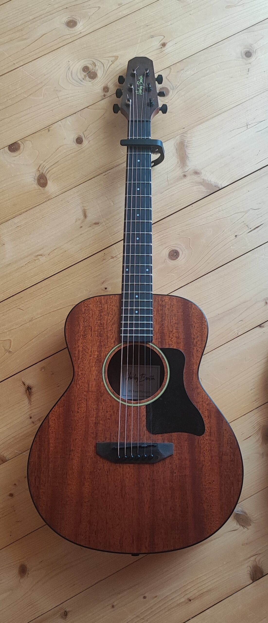 Harley Benton GS-Travel Mahogany Reisegitarre inkl. Gigbag – Sehr guter Zustand