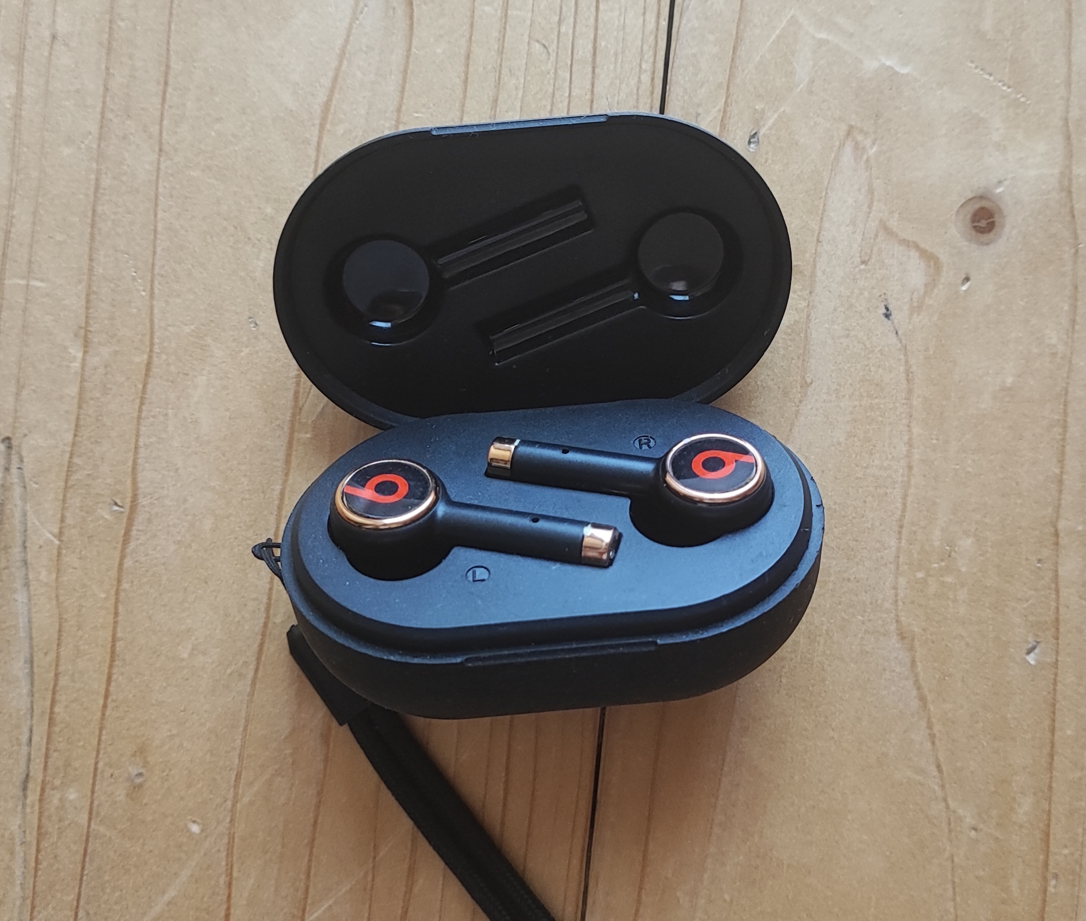 Beats True Wireless Bluetooth-Kopfhörer inkl. Ladecase – Schwarz –