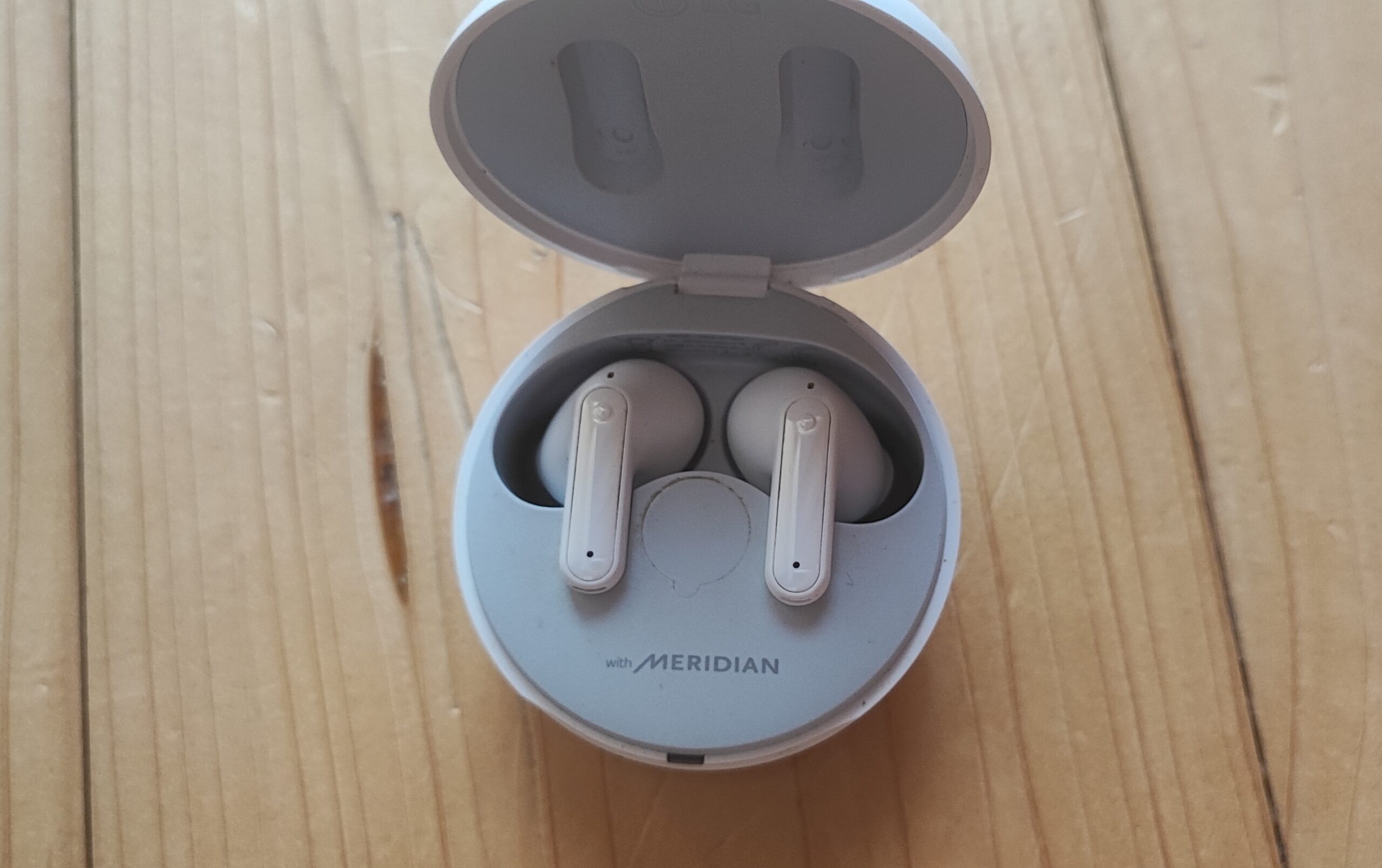LG TONE Free True Wireless Bluetooth-Kopfhörer mit Meridian Sound – Weiß – Sehr guter Zustand